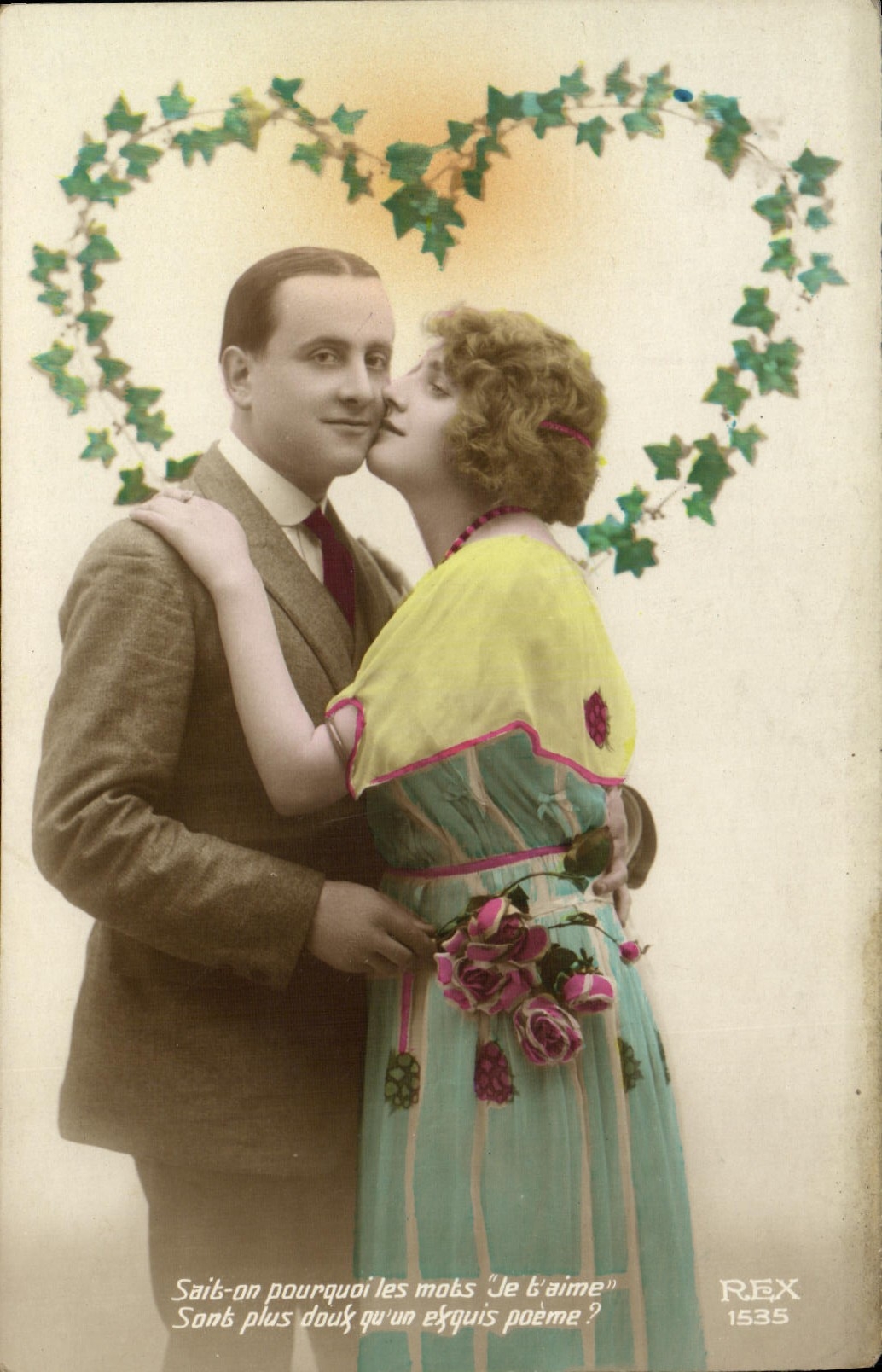 CPA Fantaisie Femme Coeur 