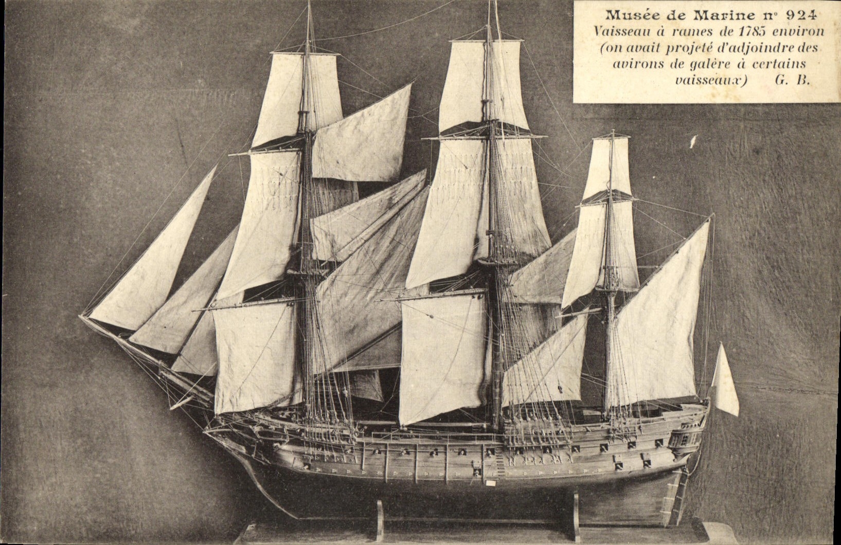 VINTAGE POSTCARD Musee of Vaisseau navy has oars of 1785