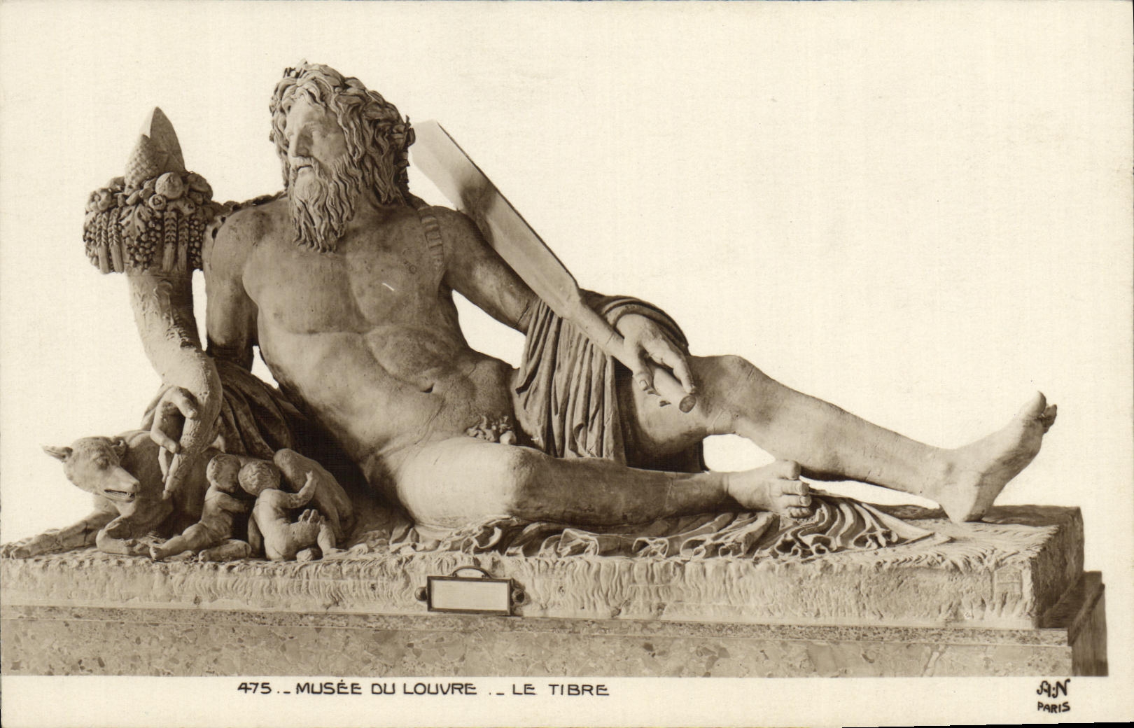 VINTAGE POSTCARD Museum of Louvre Paris the Tiber