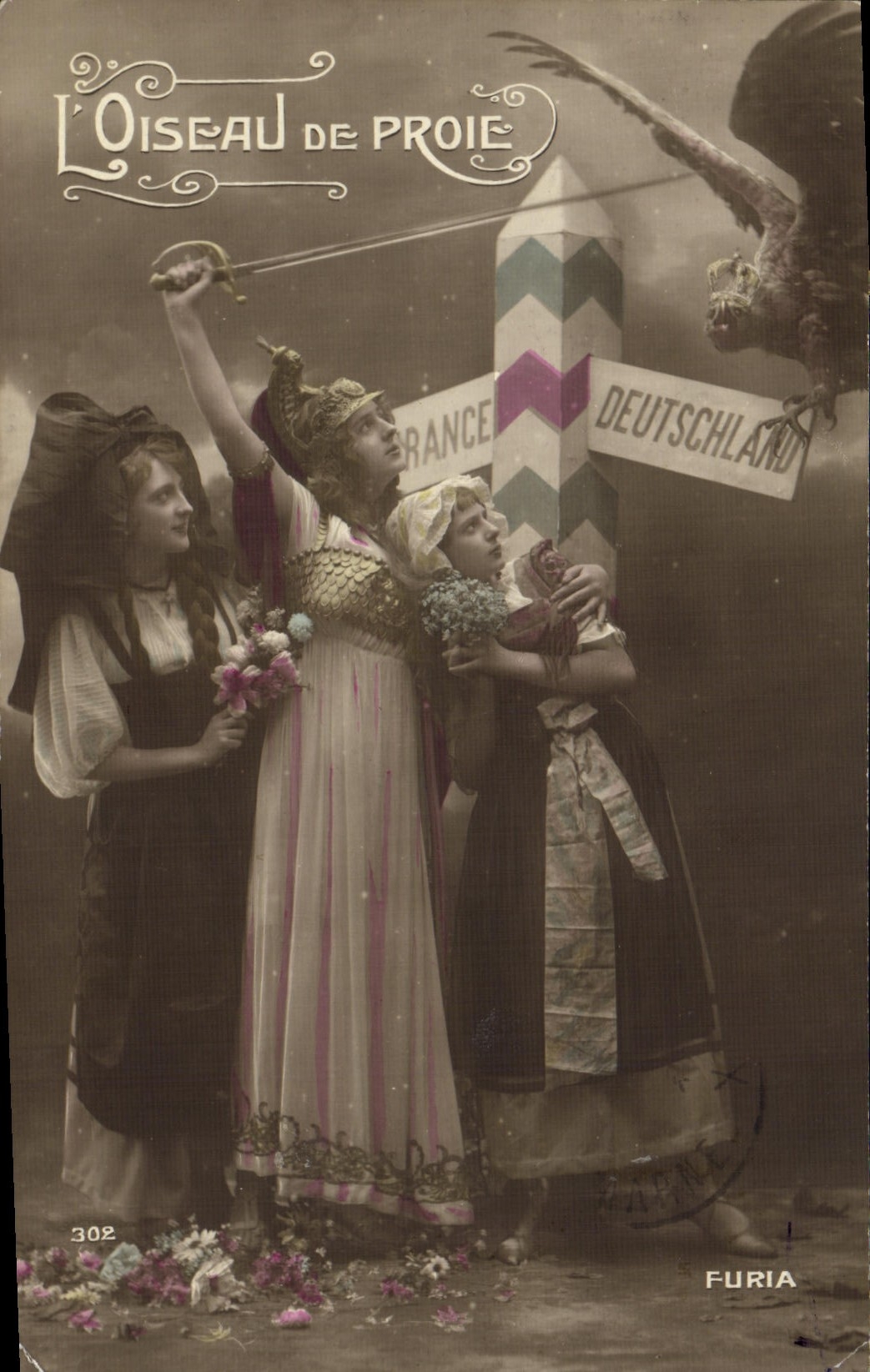 CPA Fantaisie Femmes oiseau de proie Aigle Rapace Alsace 