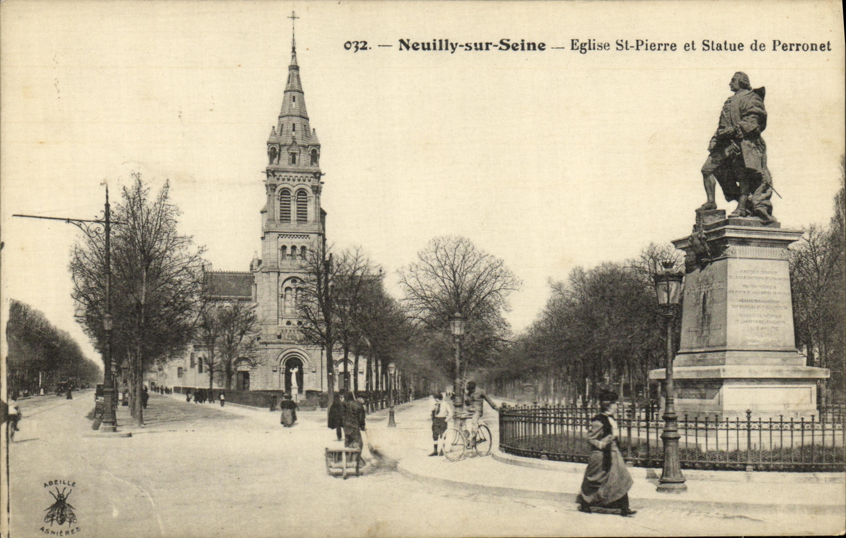 CPA Neuilly sur Seine Eglise St pierre et statue de Perronet