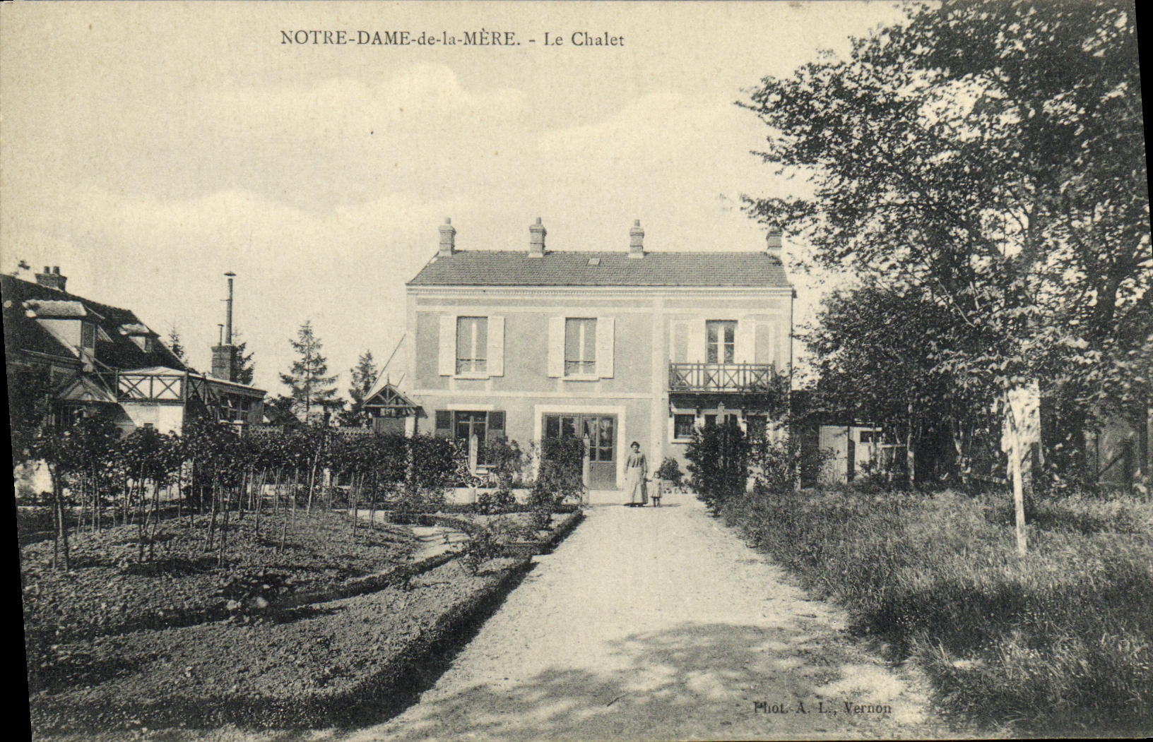 VINTAGE POSTCARD Notre Dame of the sea the country cottage