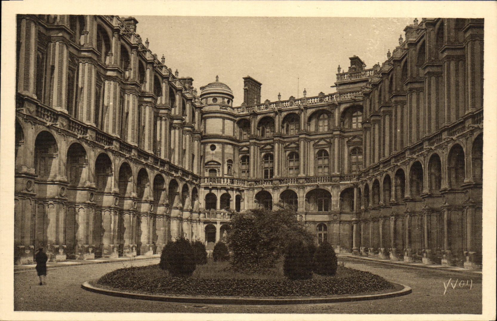 CPA La Douce France St Germain En Laye Le Chateau La Cour d'Honneur