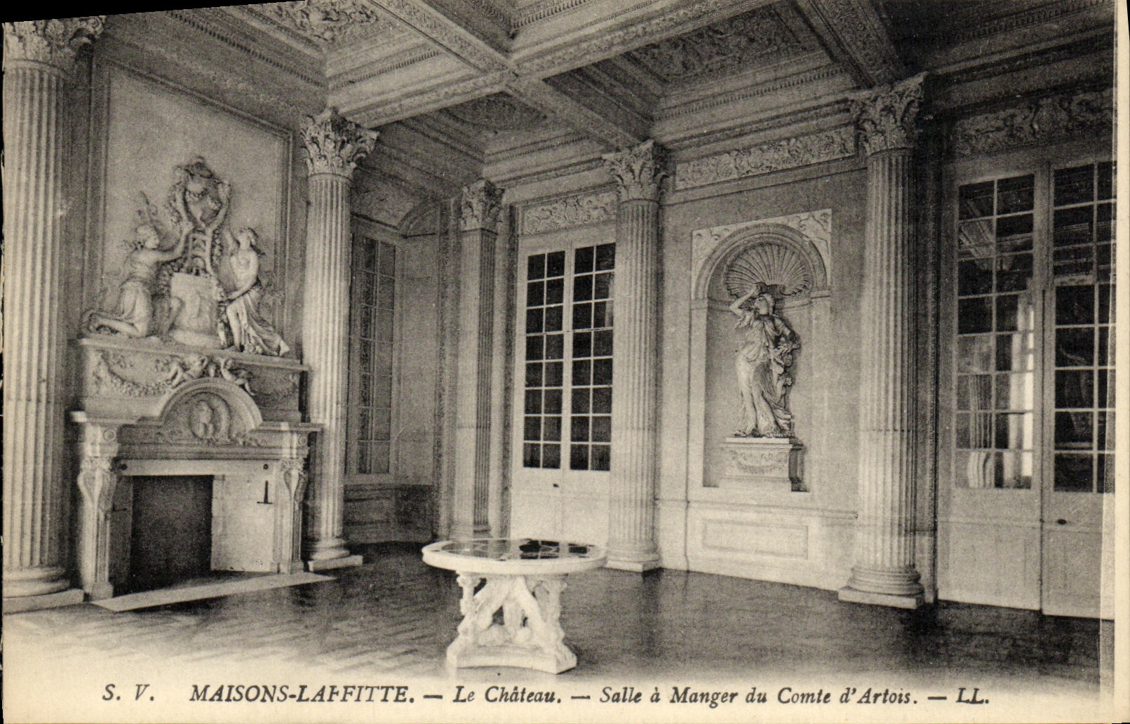 VINTAGE POSTCARD Laffitte Houses the castle dining room of the Count d' Artois