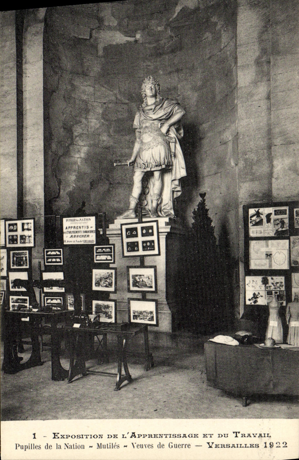 CPA Exposition De L'Apprentissage Du Travail Pupilles de la nation mutiles veuves de guerre Versailles 1922
