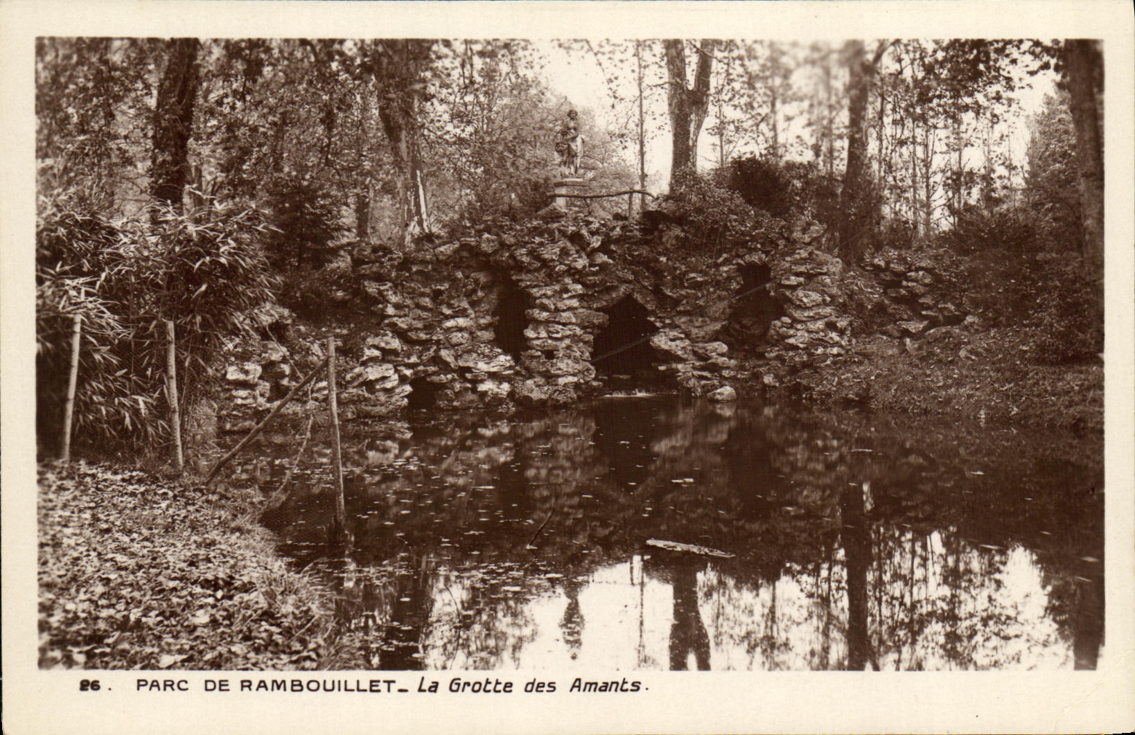 CPA Parc De Rambouillet La Grotte Des Amants