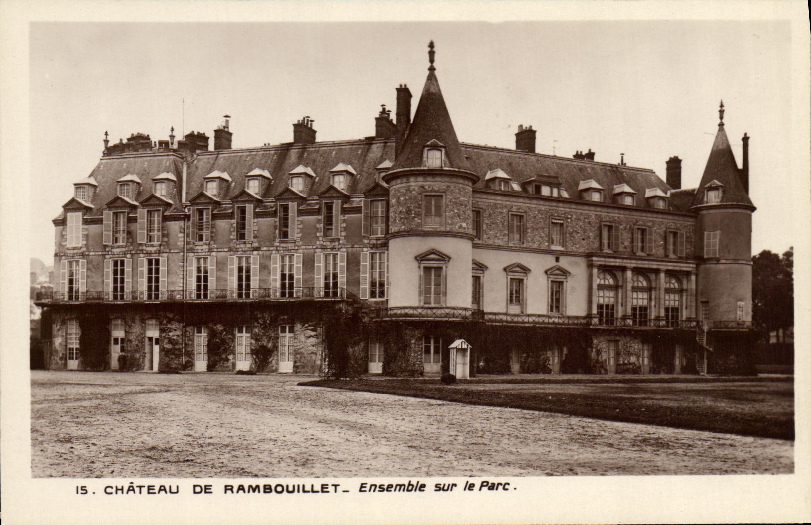 CPA Chateau De Rambouillet Ensemble sur le parc