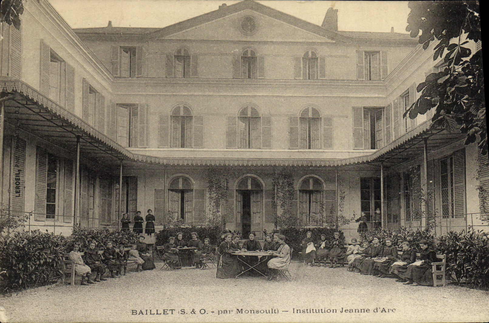 VINTAGE POSTCARD Baillet By monsoult Jeanne institution of arc