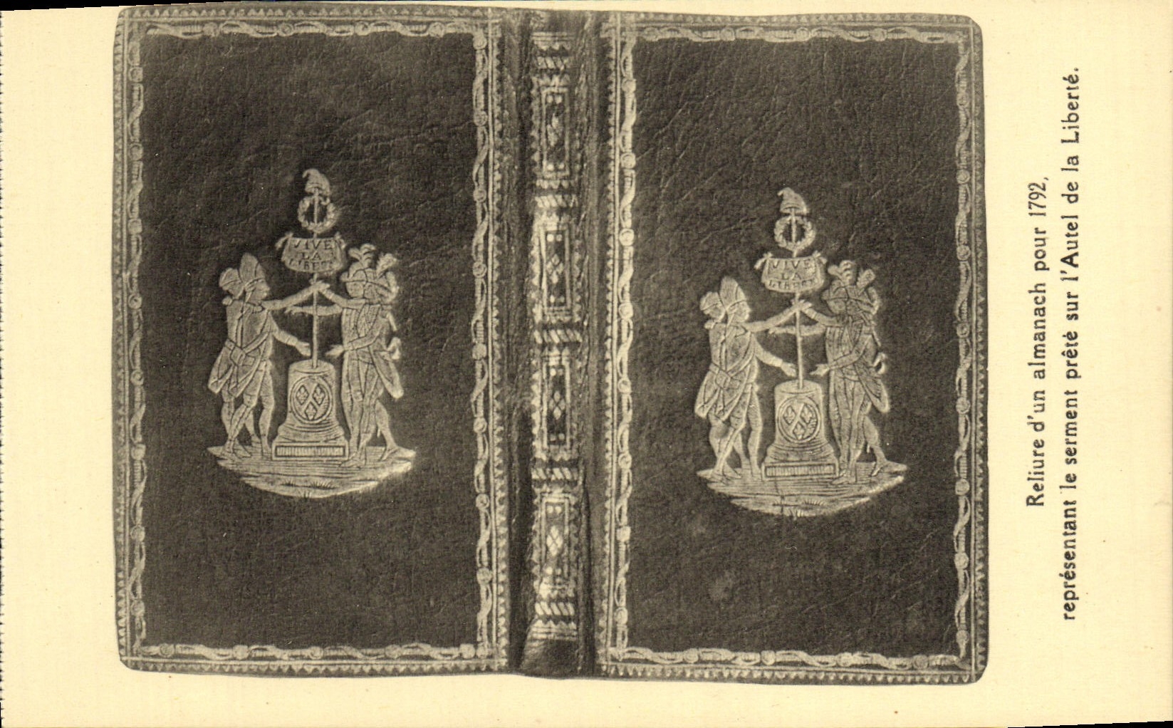 CPA Reliure d'un almanach 1792 Autel de la Liberte Revolution 