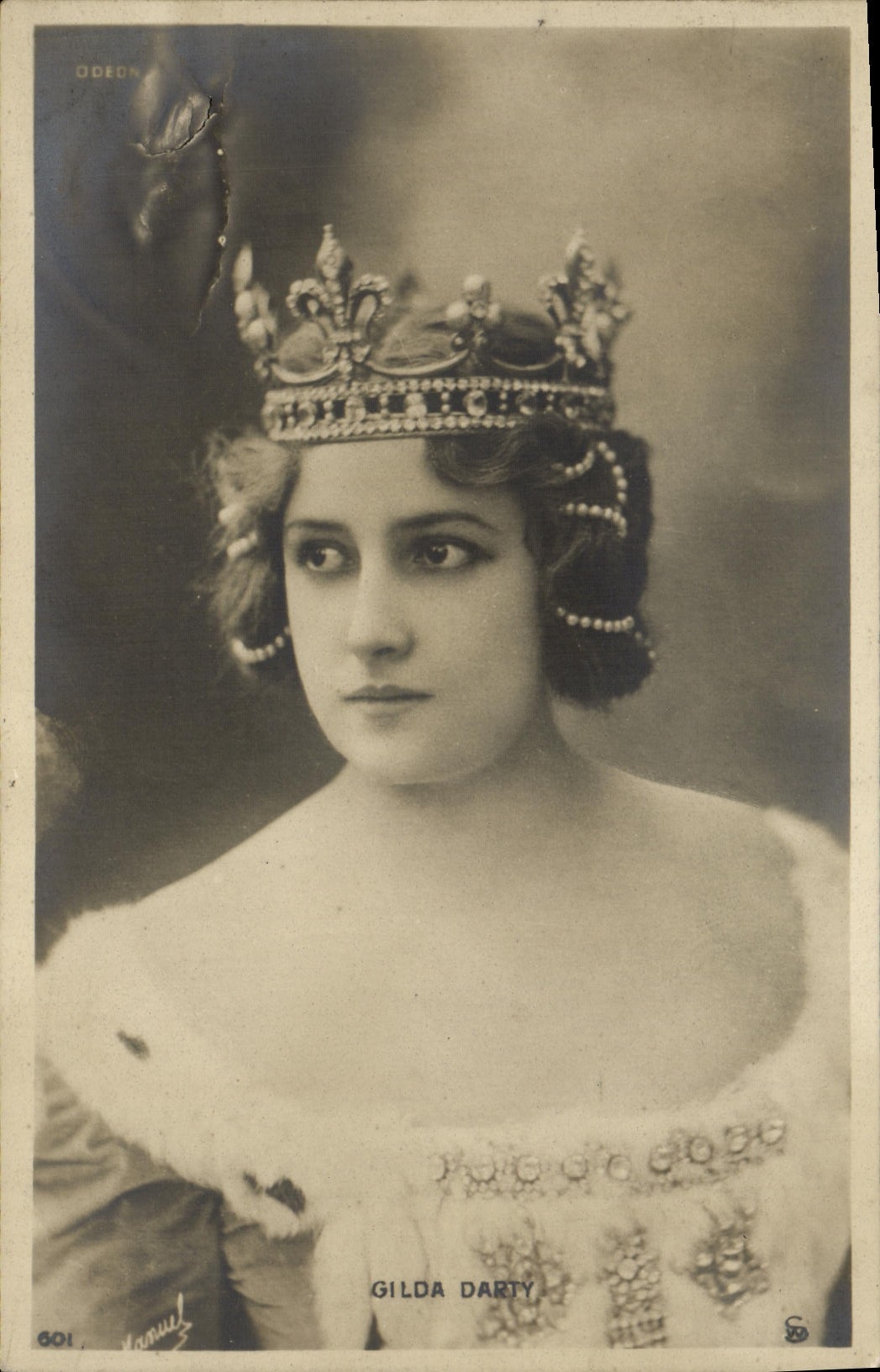 CPA Fantaisie Femme Gilda Darty