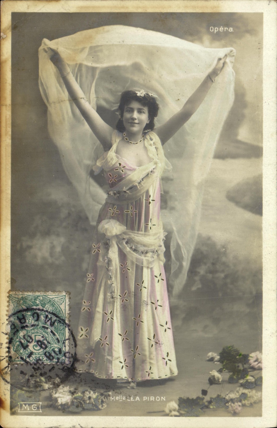 CPA Fantaisie Femme Lea Piron