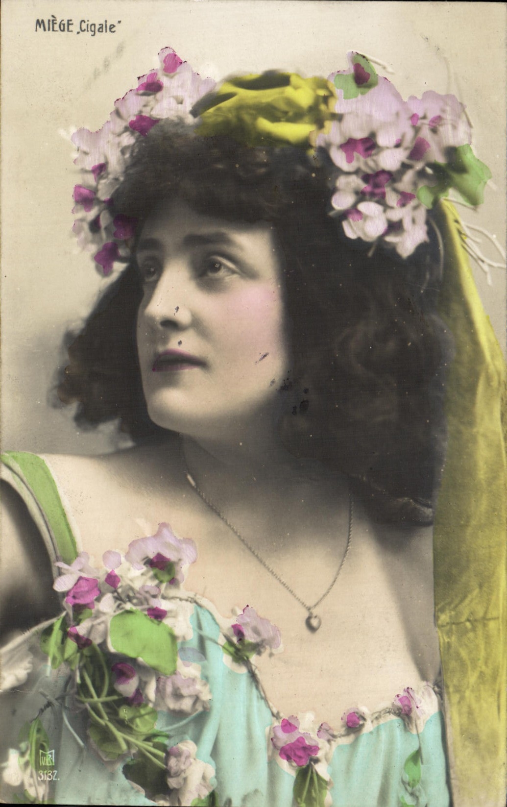 CPA Fantaisie Femme Miege Cigale 