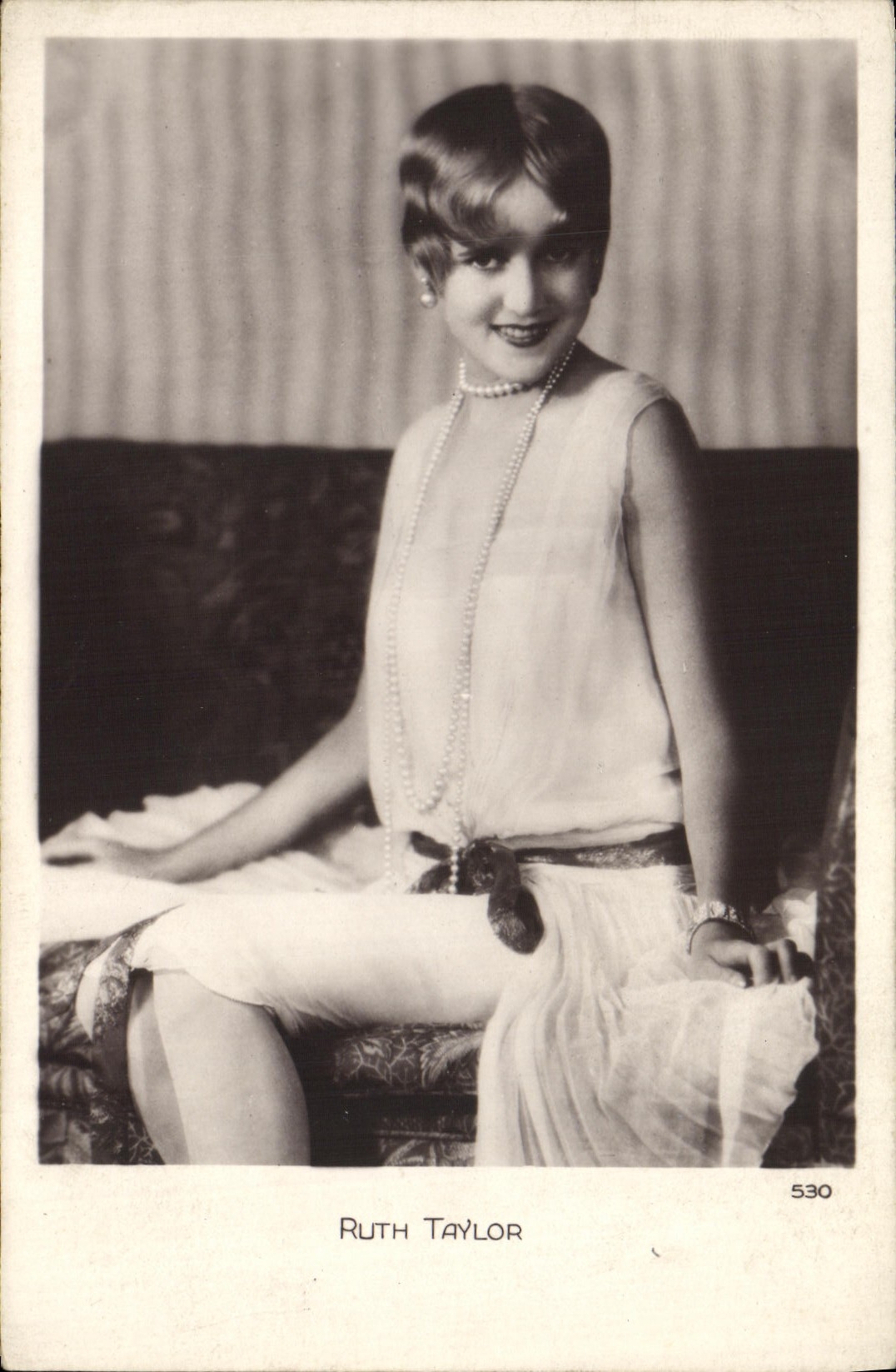 CPA Fantaisie Femme Ruth Taylor