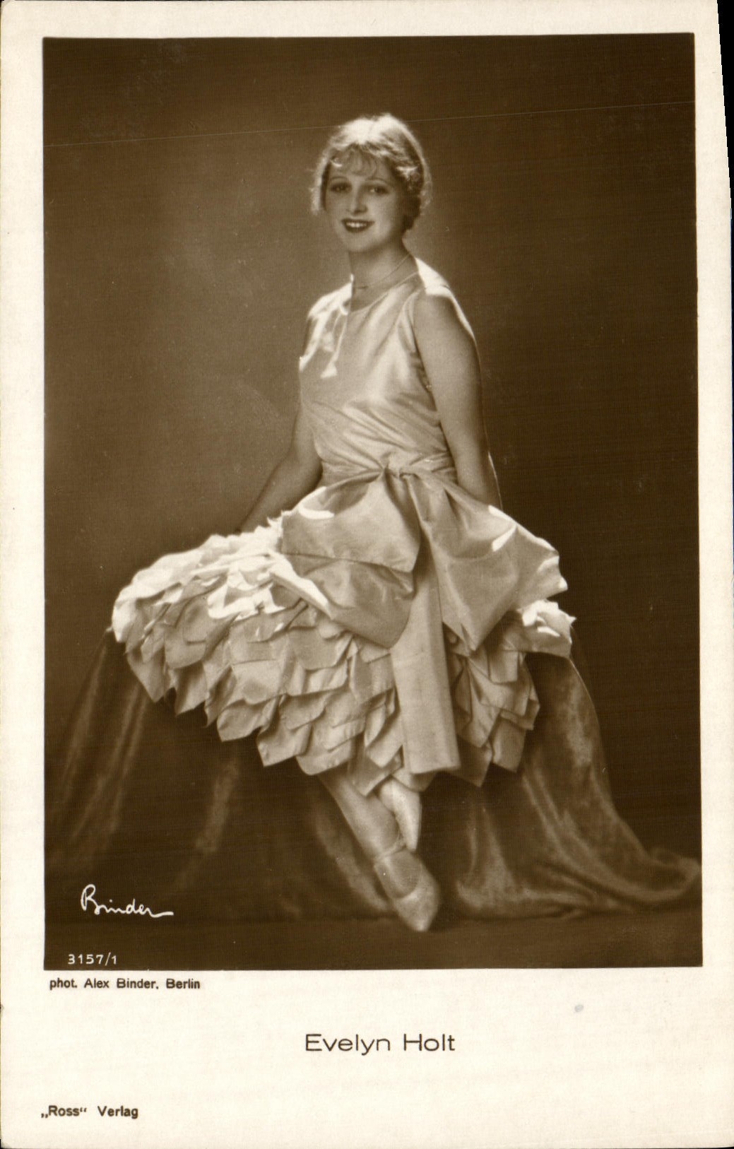 CPA Fantaisie Femme Evelyn Holt