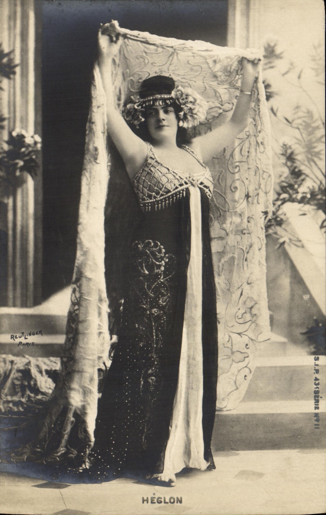 CPA Fantaisie Femme Heglon