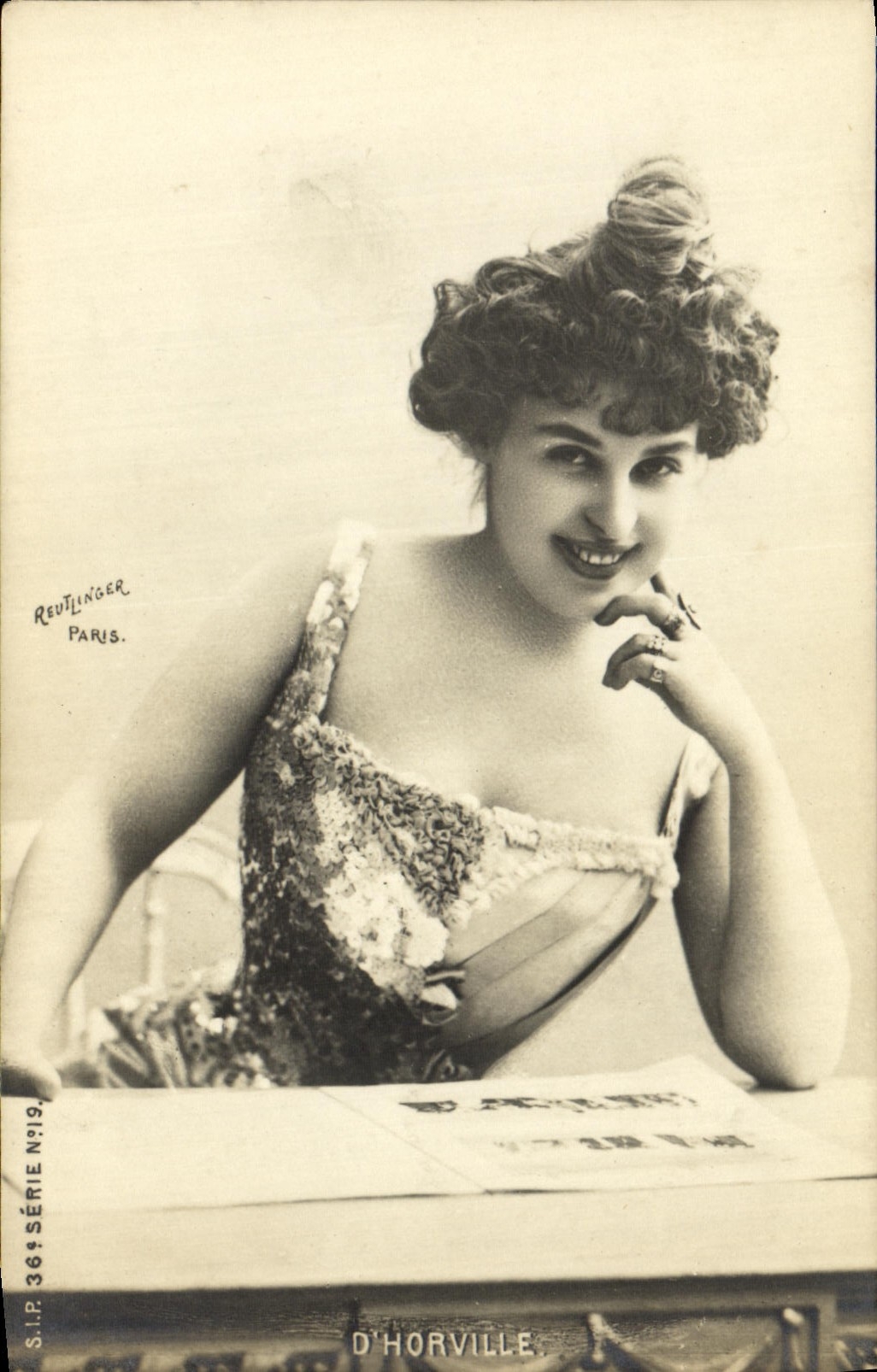 CPA Fantaisie Femme D'Horville 