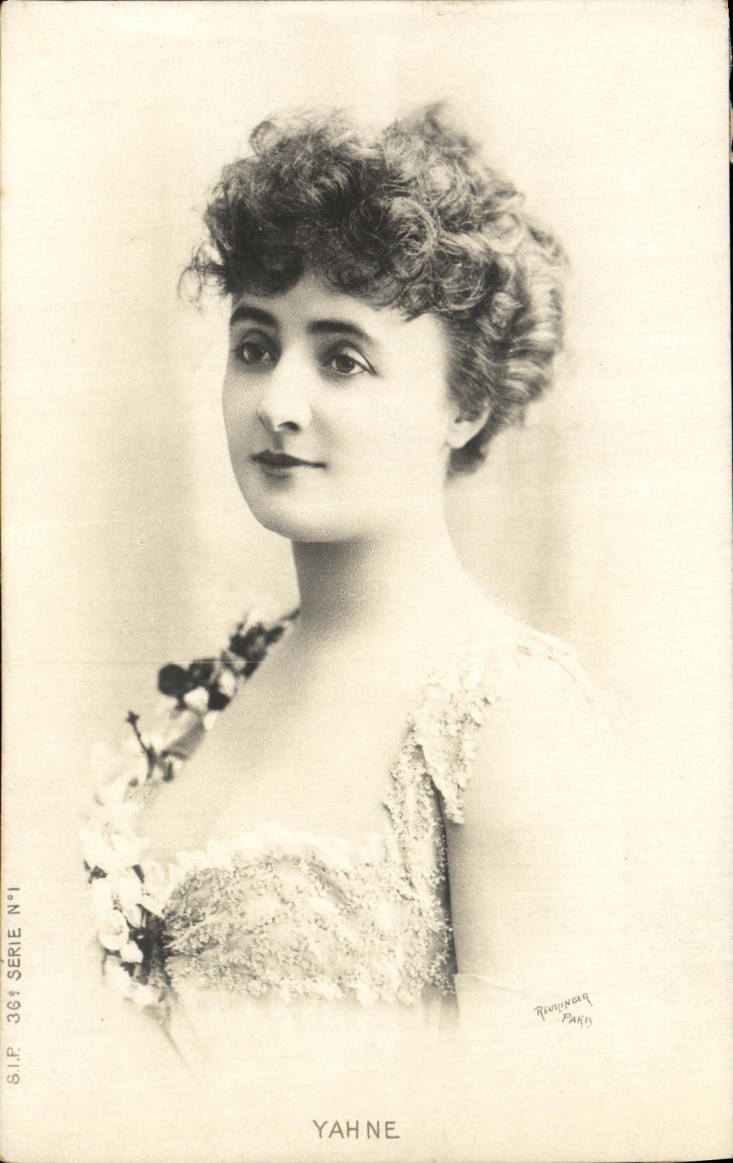 CPA Fantaisie Femme Yahne