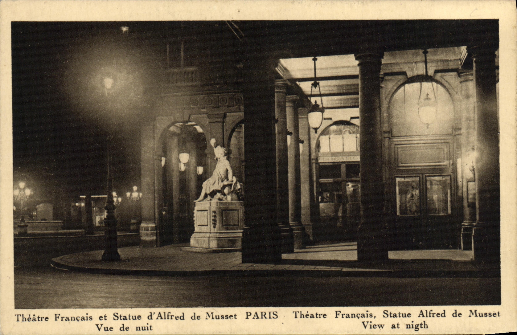 Teatro de la POSTAL de la VENDIMIA y estatua franceses de Alfred de Musset París vista de noche
