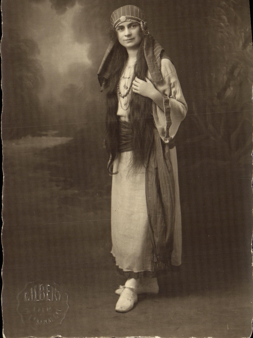 VINTAGE POSTCARD German Actress Collignon