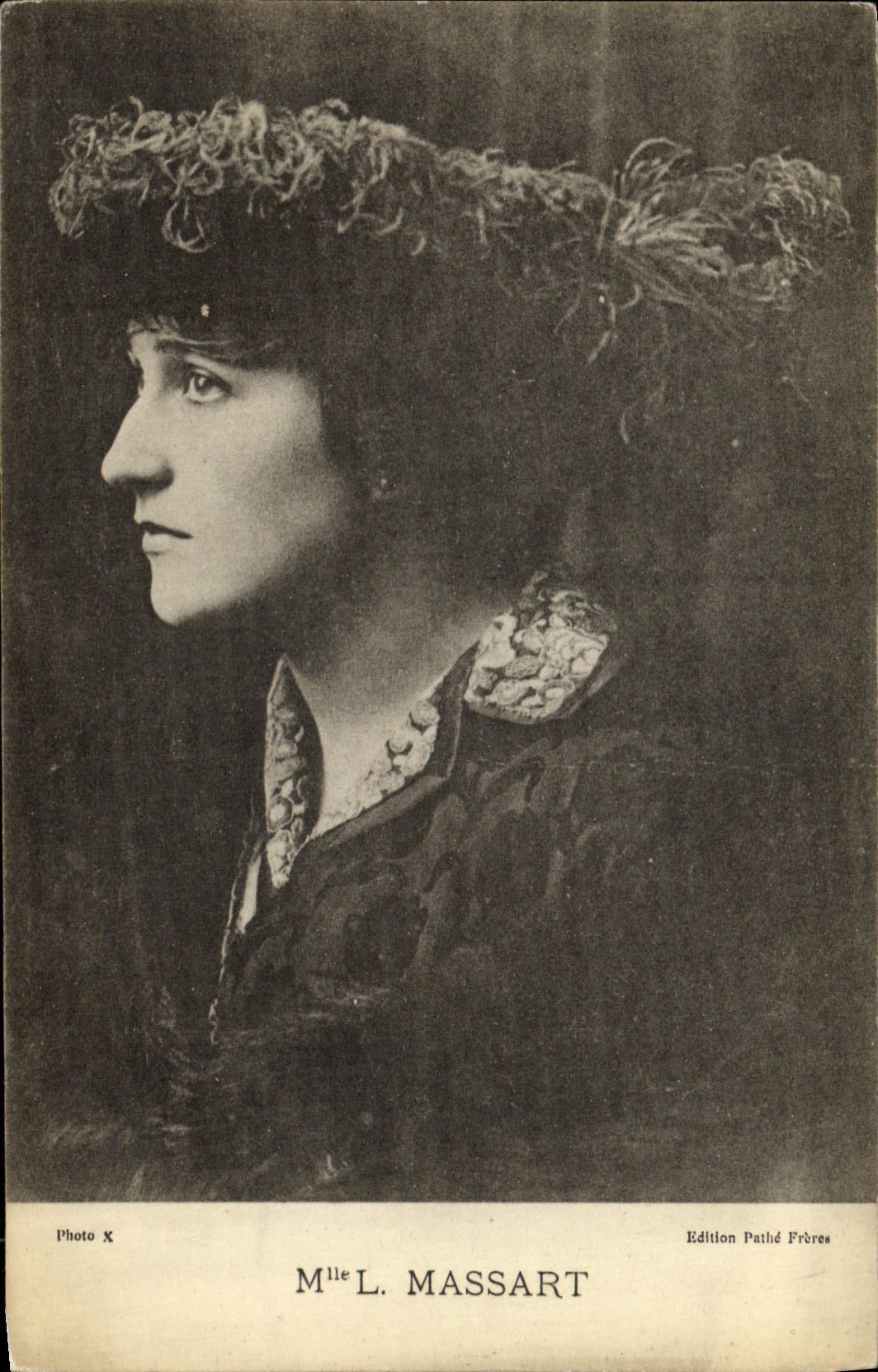 VINTAGE POSTCARD Miss L Massart