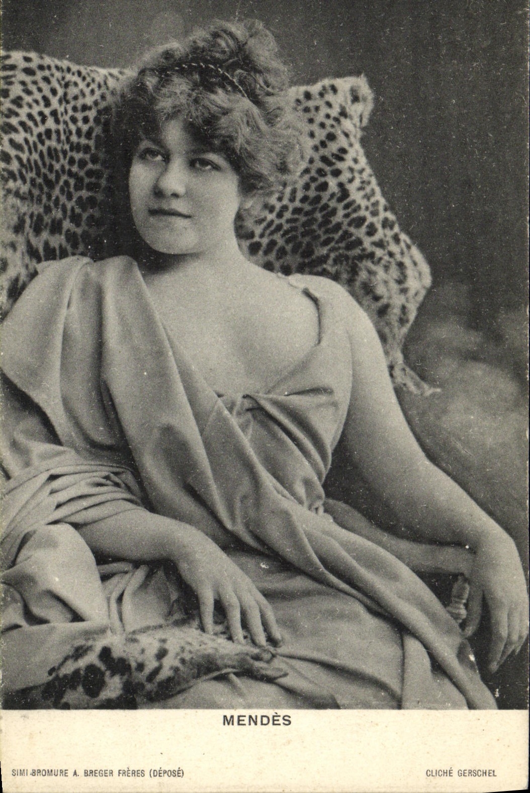 VINTAGE POSTCARD Mendes