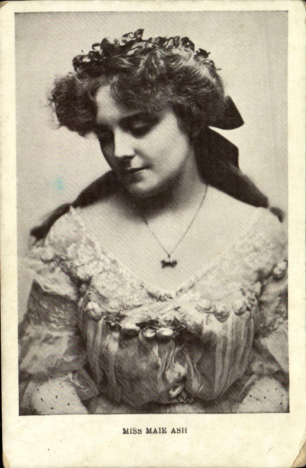 VINTAGE POSTCARD Miss Maie Ash
