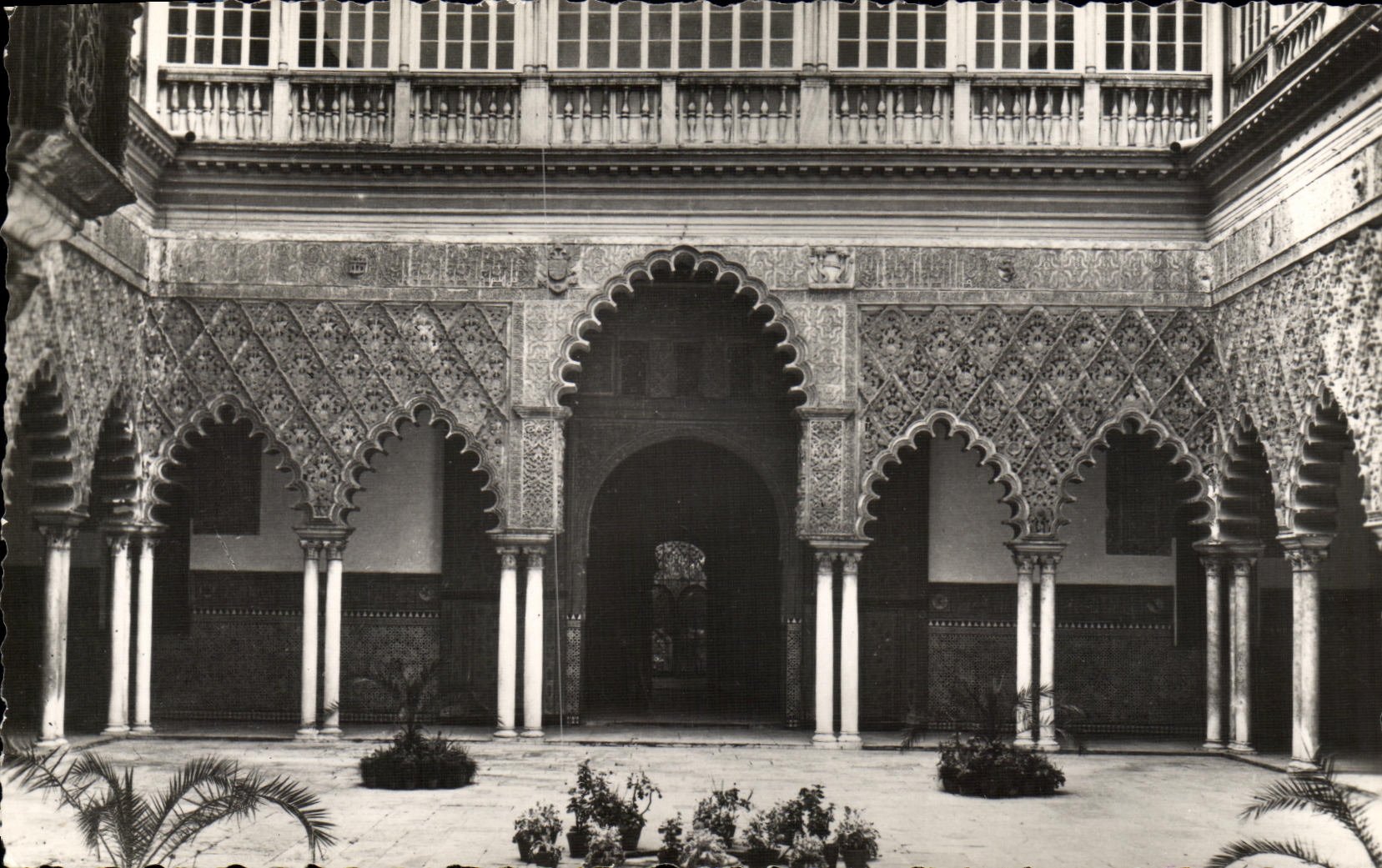 VINTAGE POSTCARD Sevilla Real Alcazar Patio of mow Dancellas