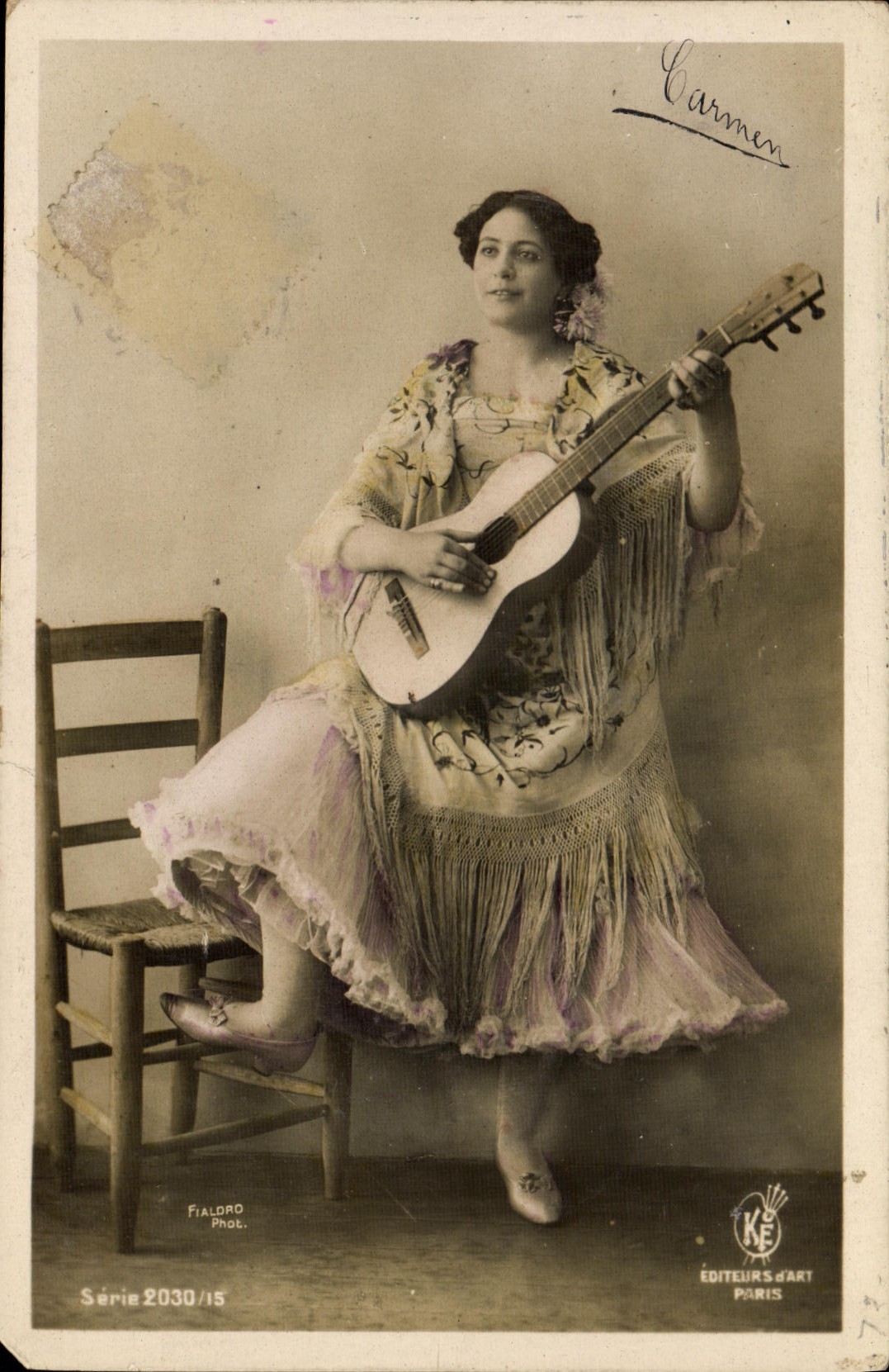 VINTAGE POSTCARD imagination Woman Carmen Guitare