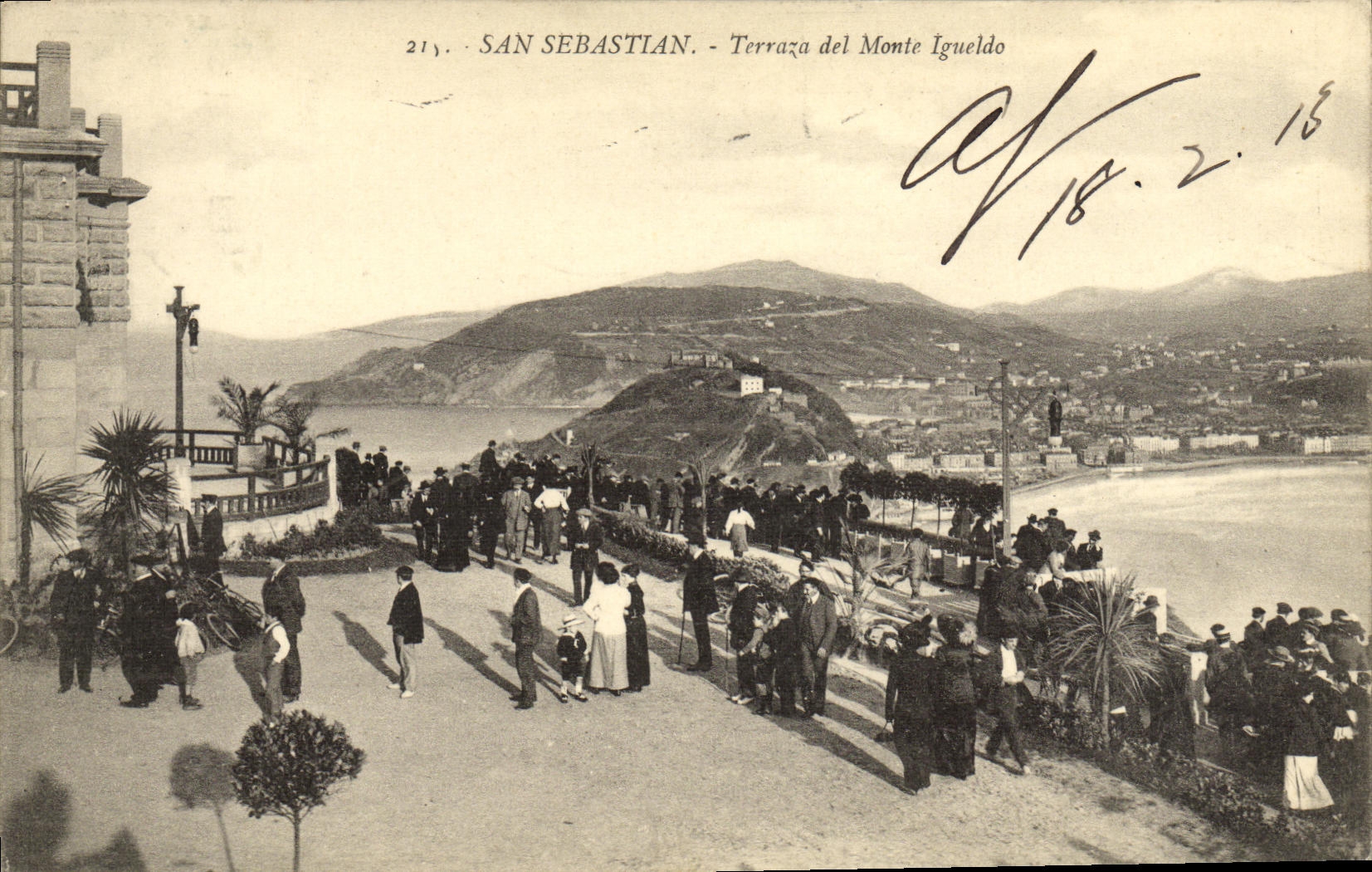 La POSTAL San Sebastian Terraza LED de la VENDIMIA monta Igueldo