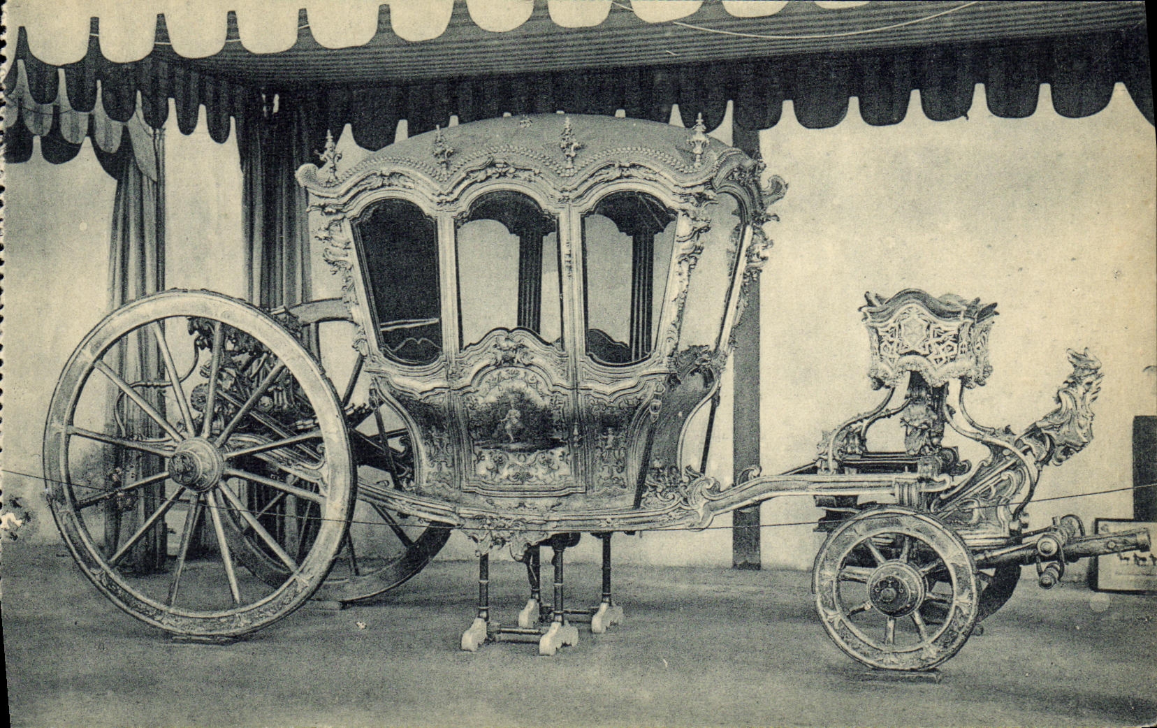 VINTAGE POSTCARD Palacio Real Caballerizas Carroza estilo Shine XV