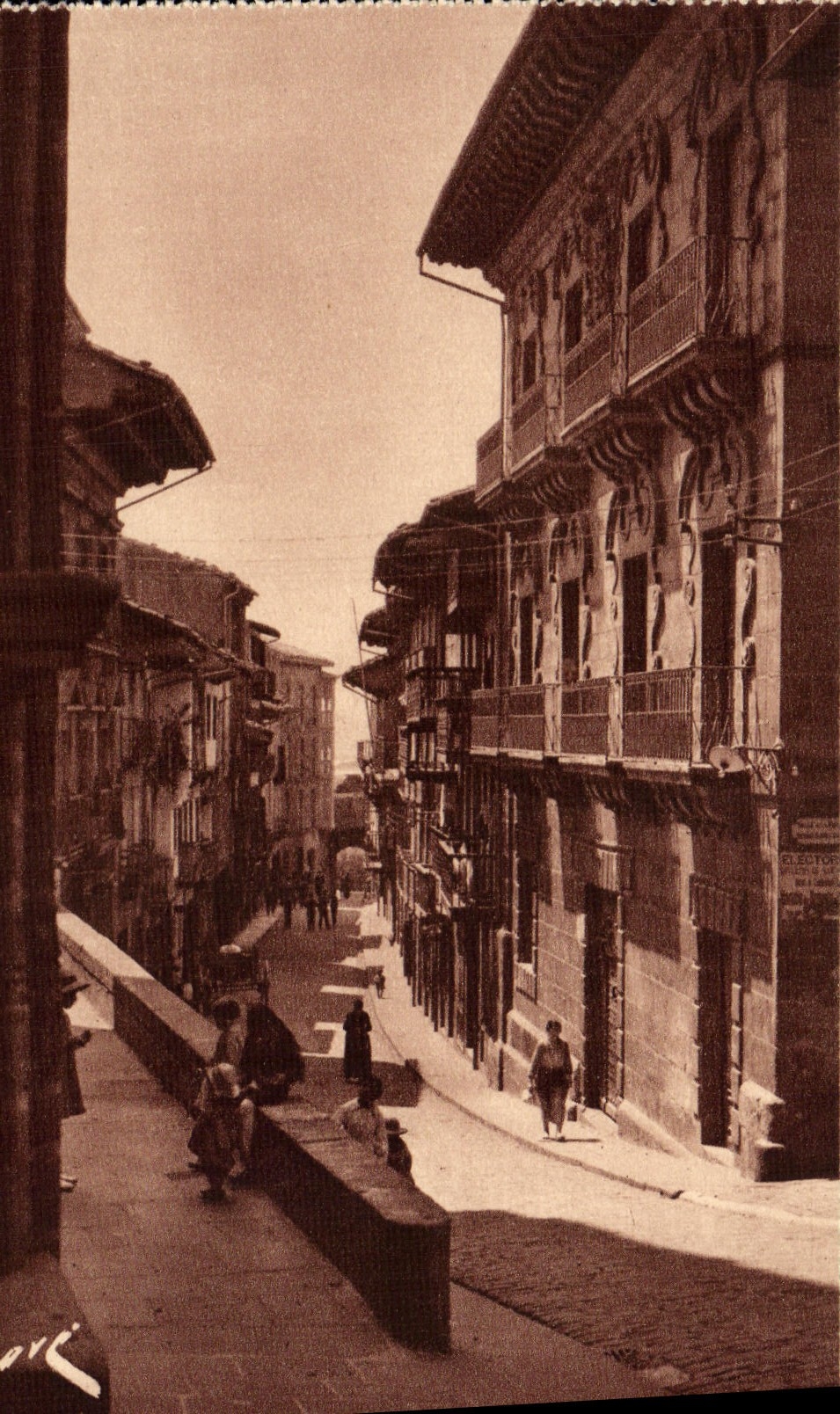 CPA Fontarabie La Grande rue de l'Eglise