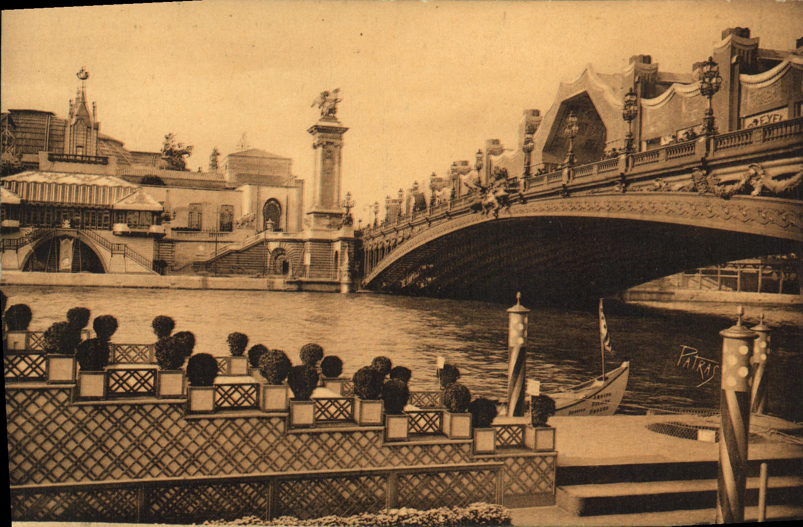 POSTAL Expostition de la VENDIMIA de los artes decorativos París 1925 el puente Alejandro III adornado por Dufrene