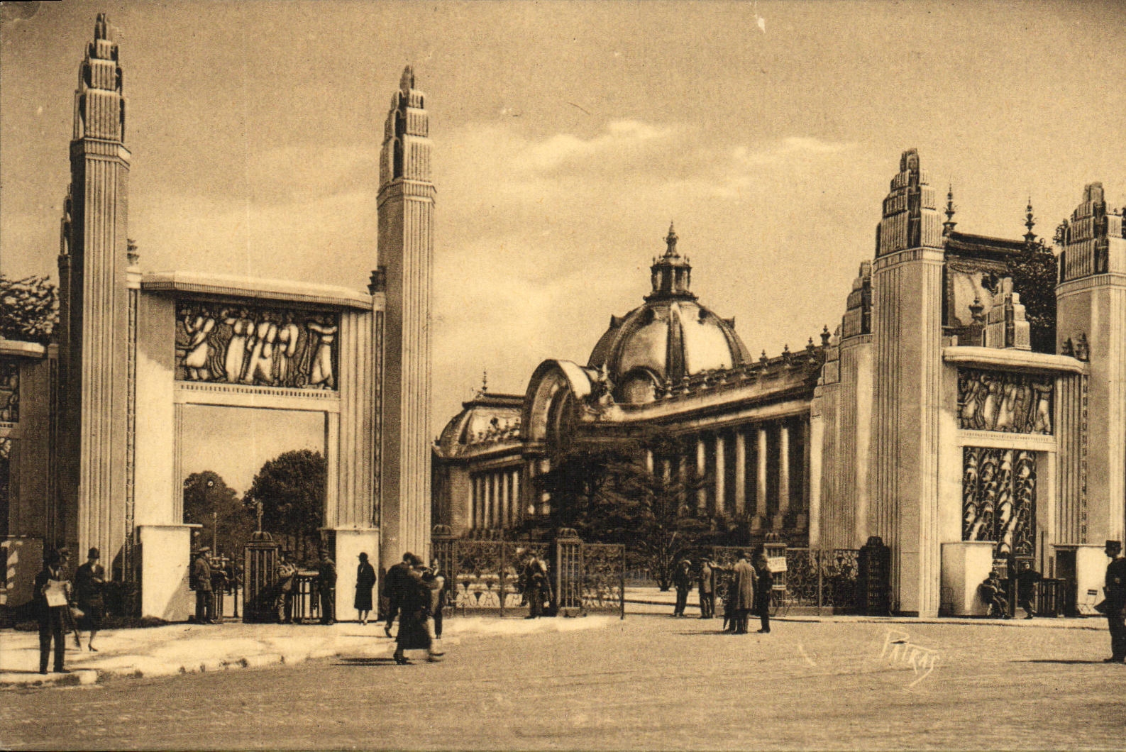 La exposición de la POSTAL de la VENDIMIA de los artes decorativos París lleva honor