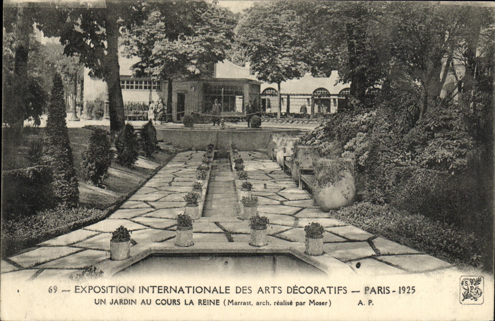 CPA Exposition Internationale des arts decoratifs Paris un jardin au cours la reine