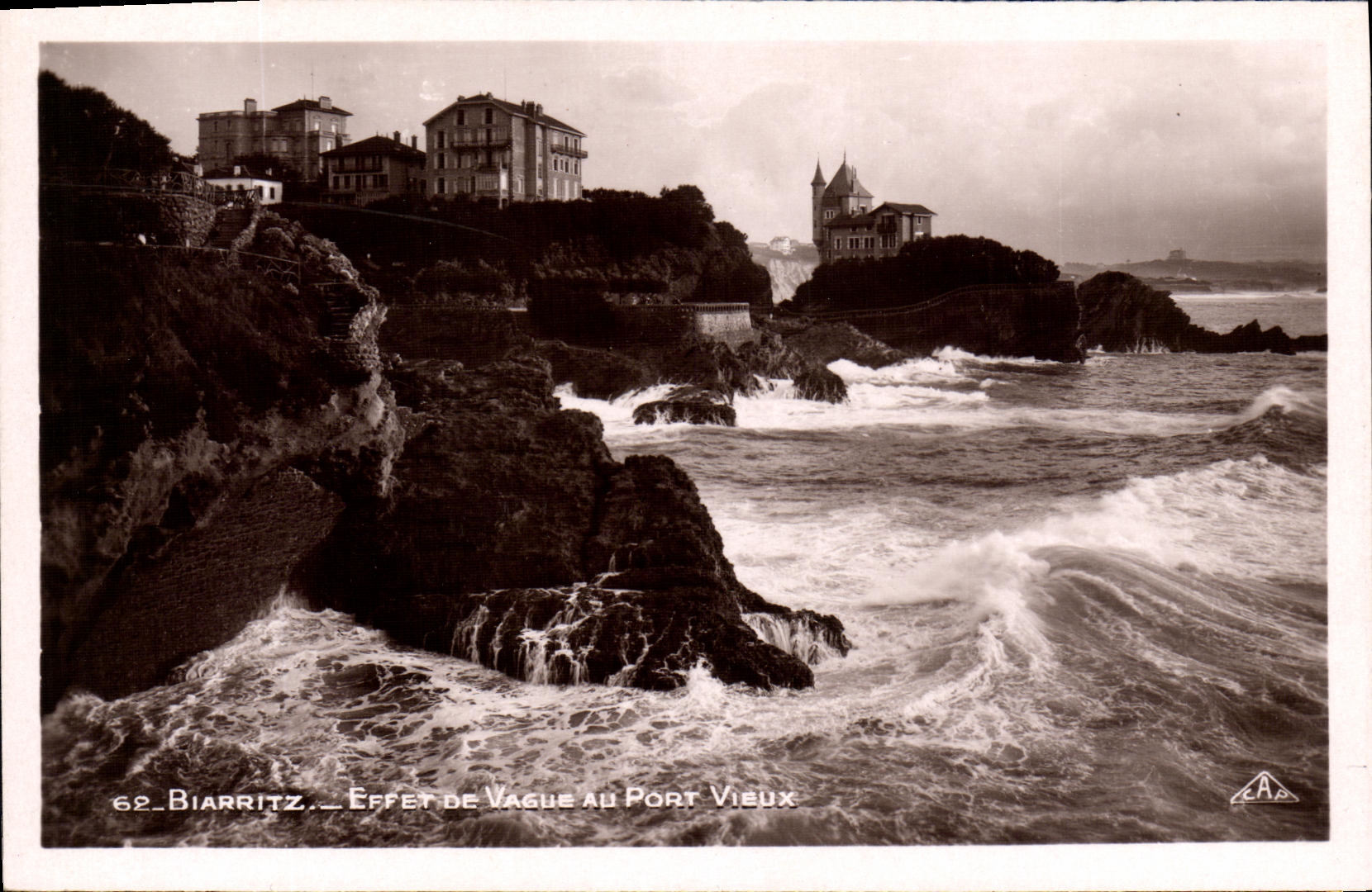 CPA Biarritz Effet de vague au port vieux