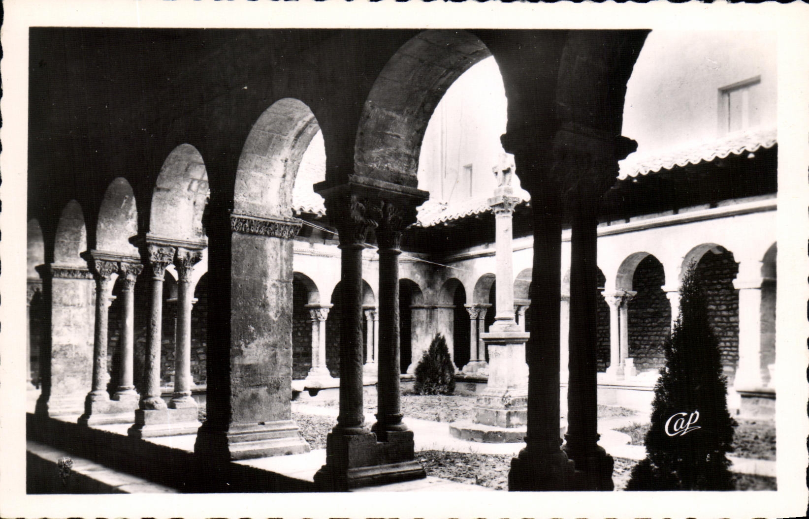 CPA Vienne Le Cloitre de saint andre le bas