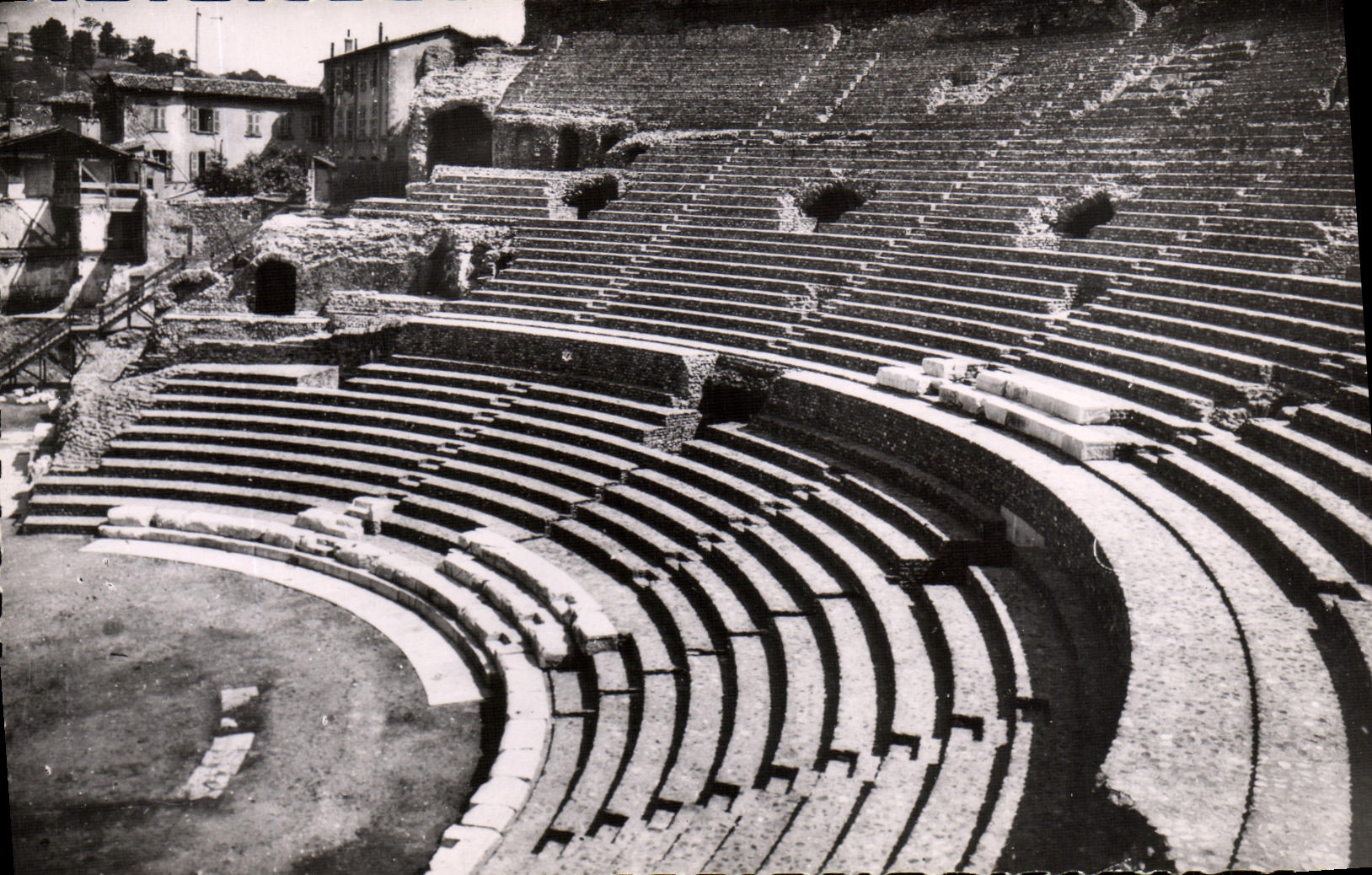 CPA Vienne Sur Le Rhone Le Theatre Antique
