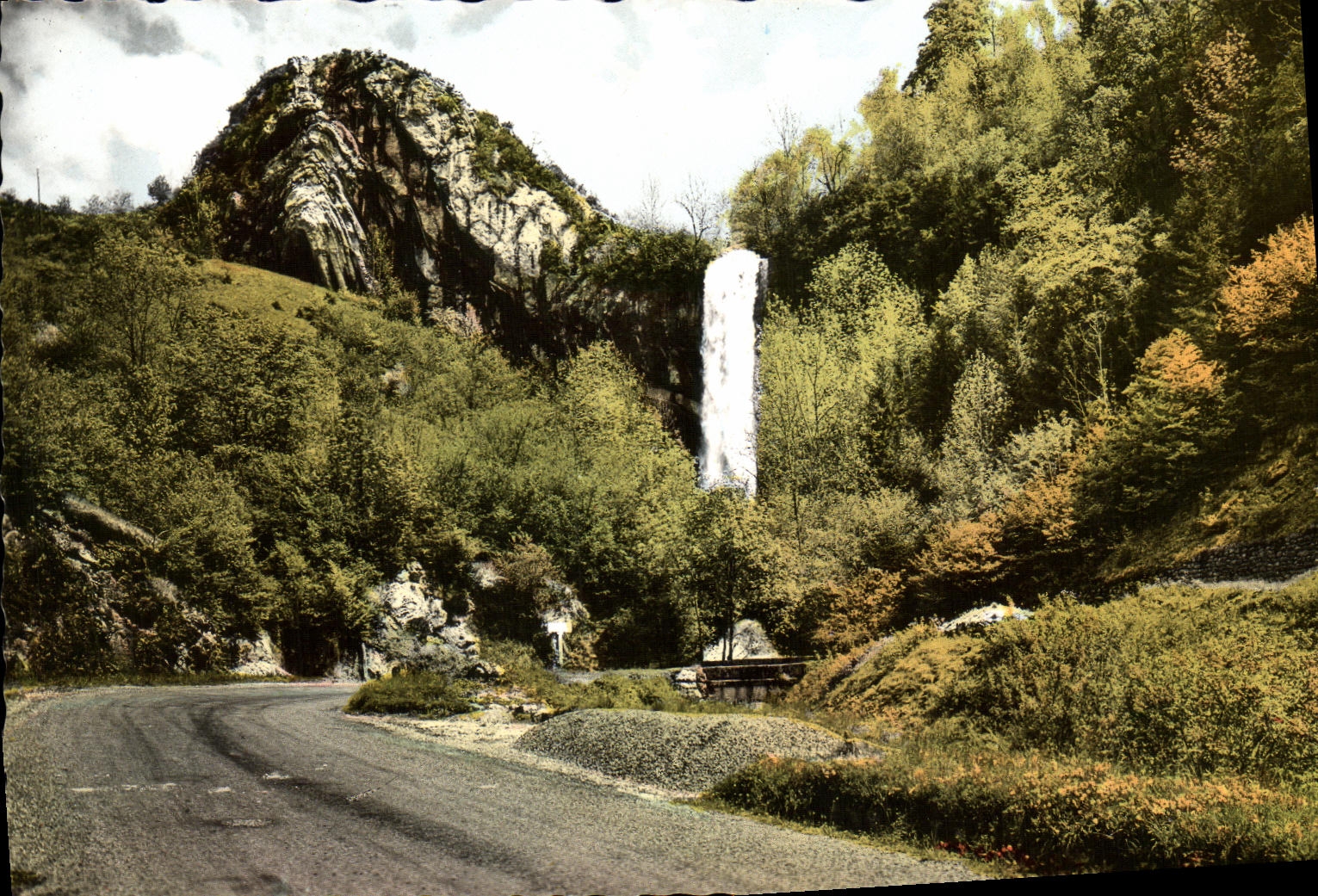 VINTAGE POSTCARD Surroundings of Saint Claude Route De Septmoncel the castle of gendarme