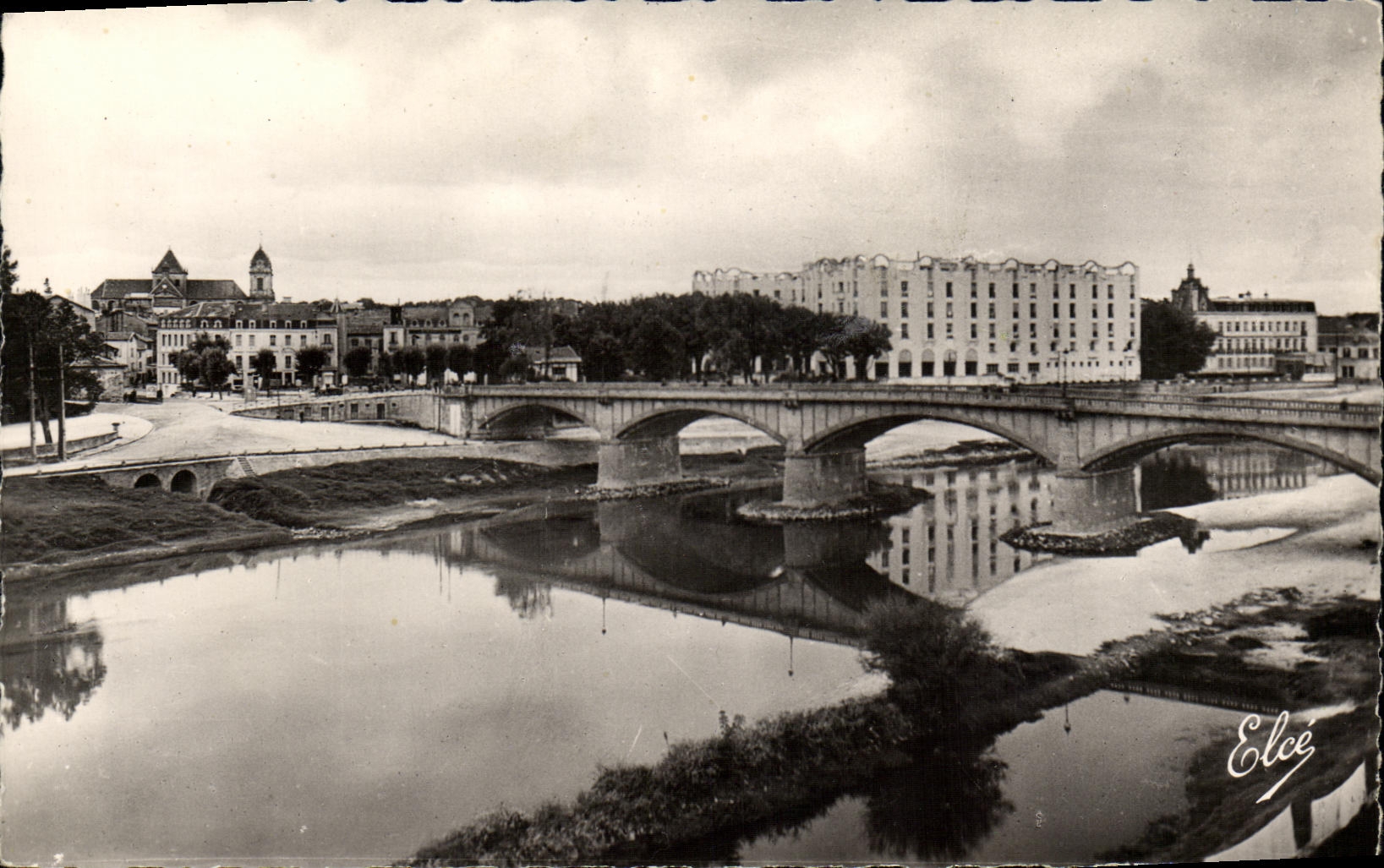 CPM Dax Le Pont sur l'adour et le Splendid