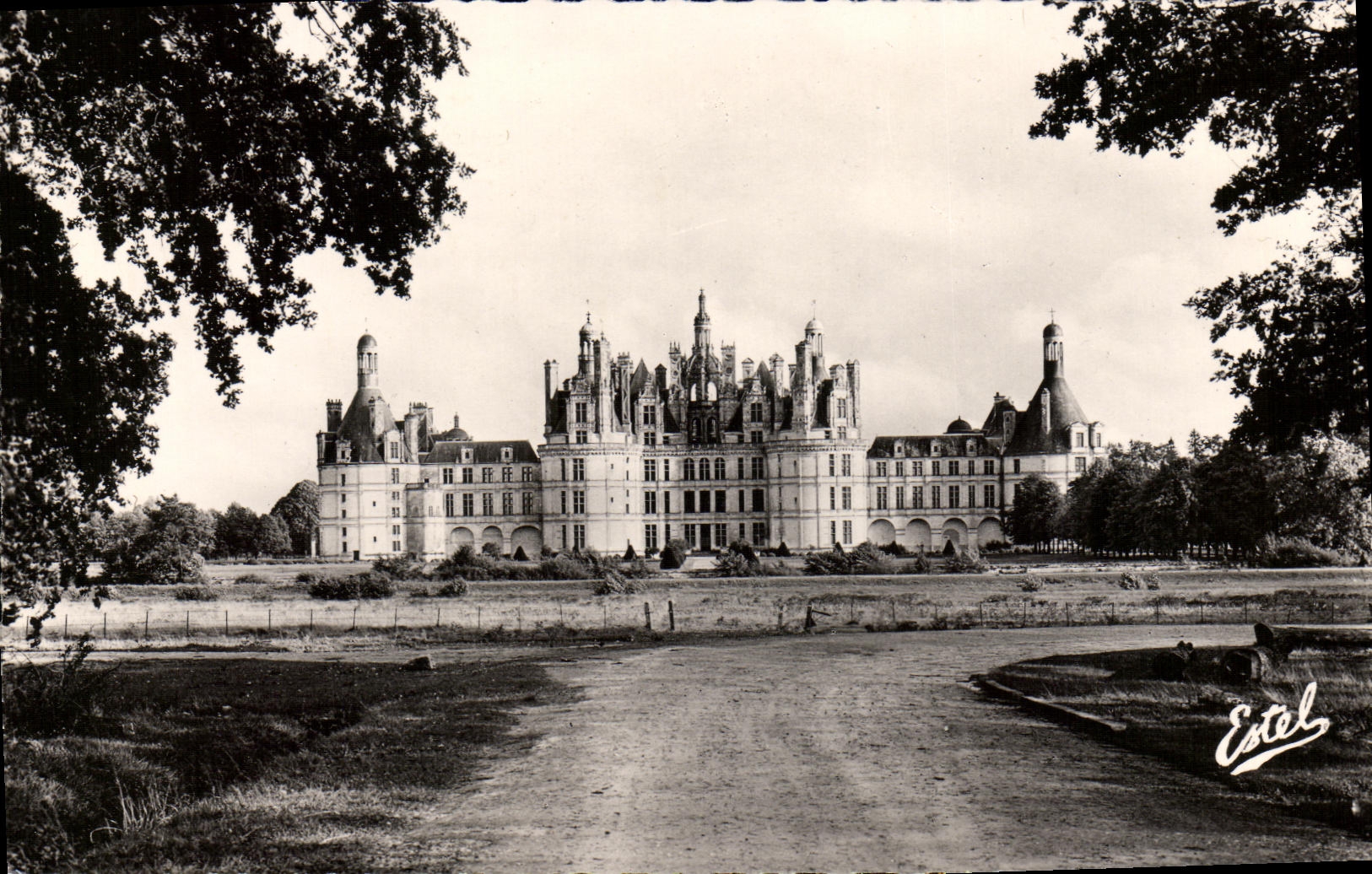 MODERN CARD the Castle De Chambord principal frontage