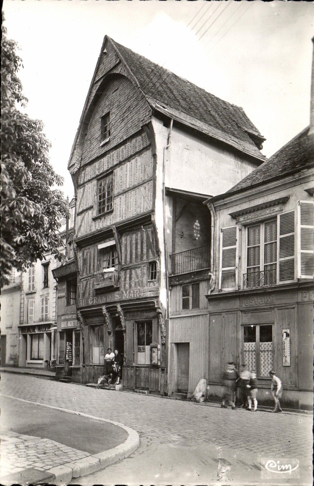 MODERN CARD Vendome old woman house places St Martin Enfants