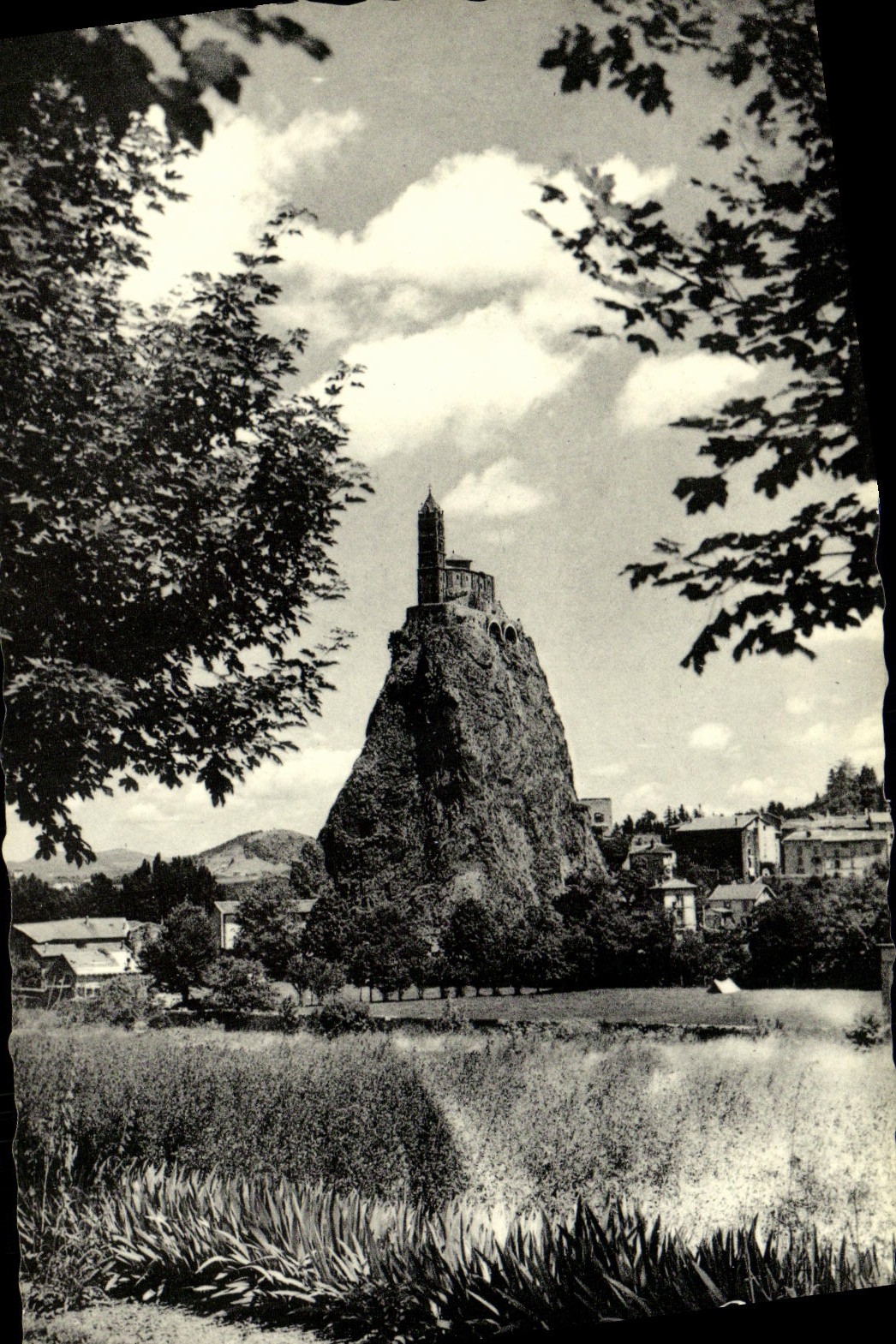 MODERN CARD Puy the Rock St Michel