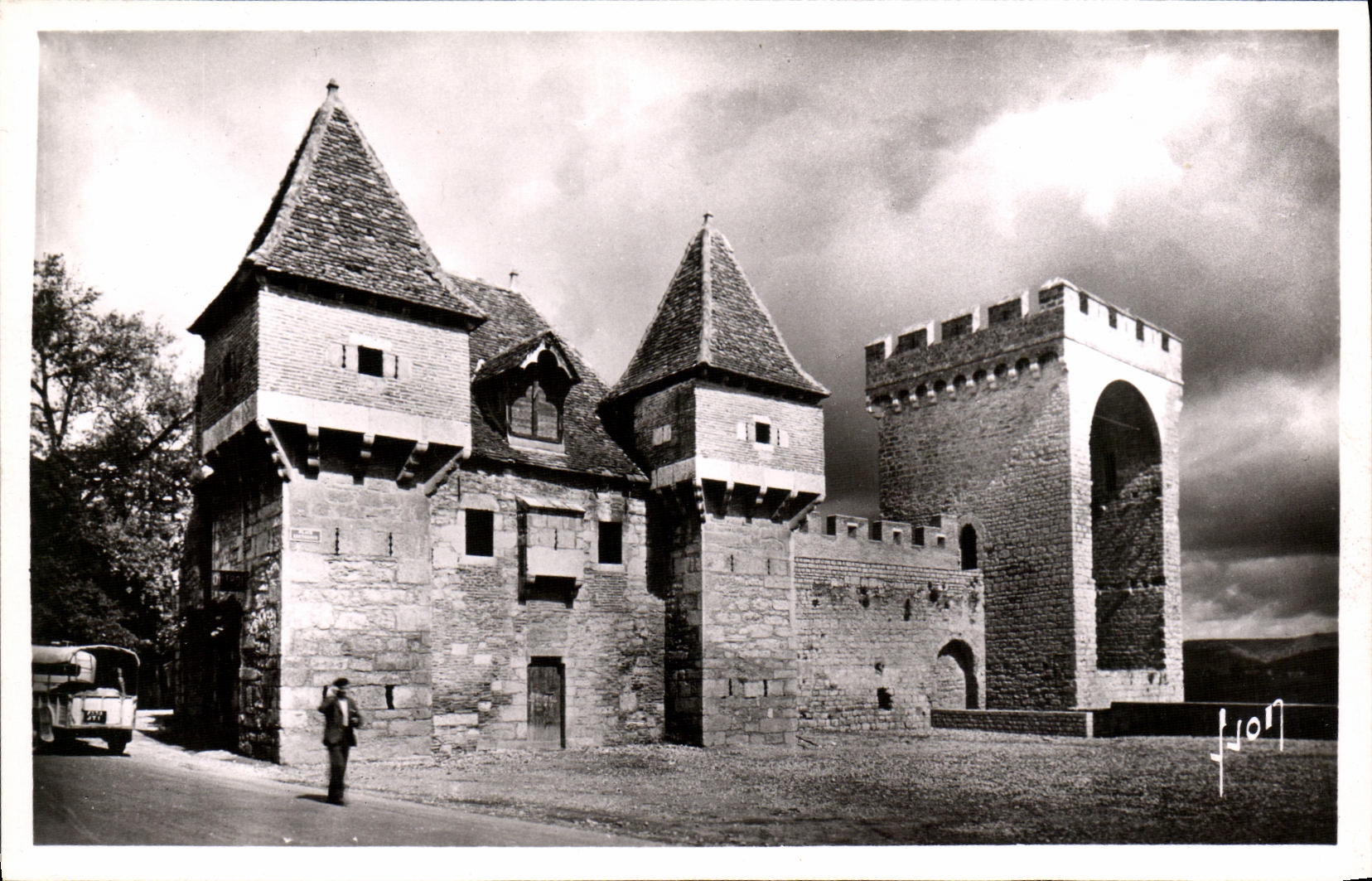 MODERN CARD Cahors the Weephole And turn of hung