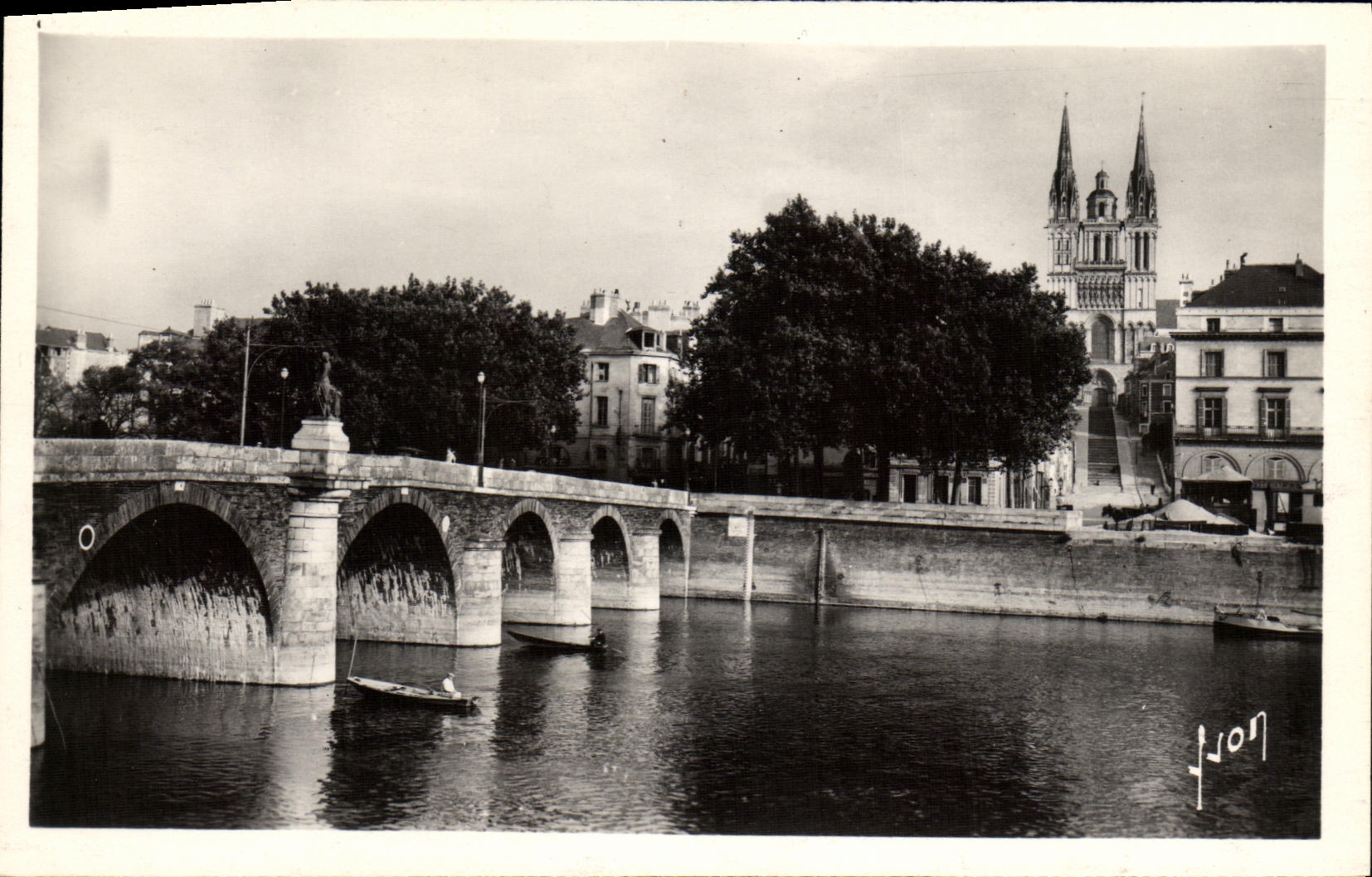 La POSTAL de la VENDIMIA encoleriza Maine el puente del centro y del St Mauricio de la catedral