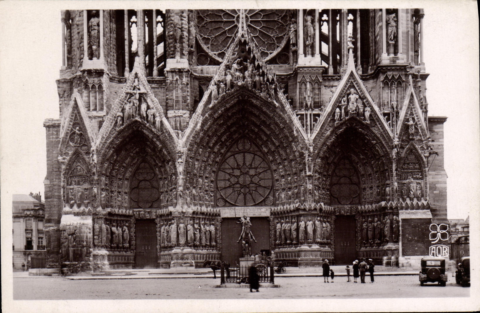CPM Reims Le portail de la cathedrale