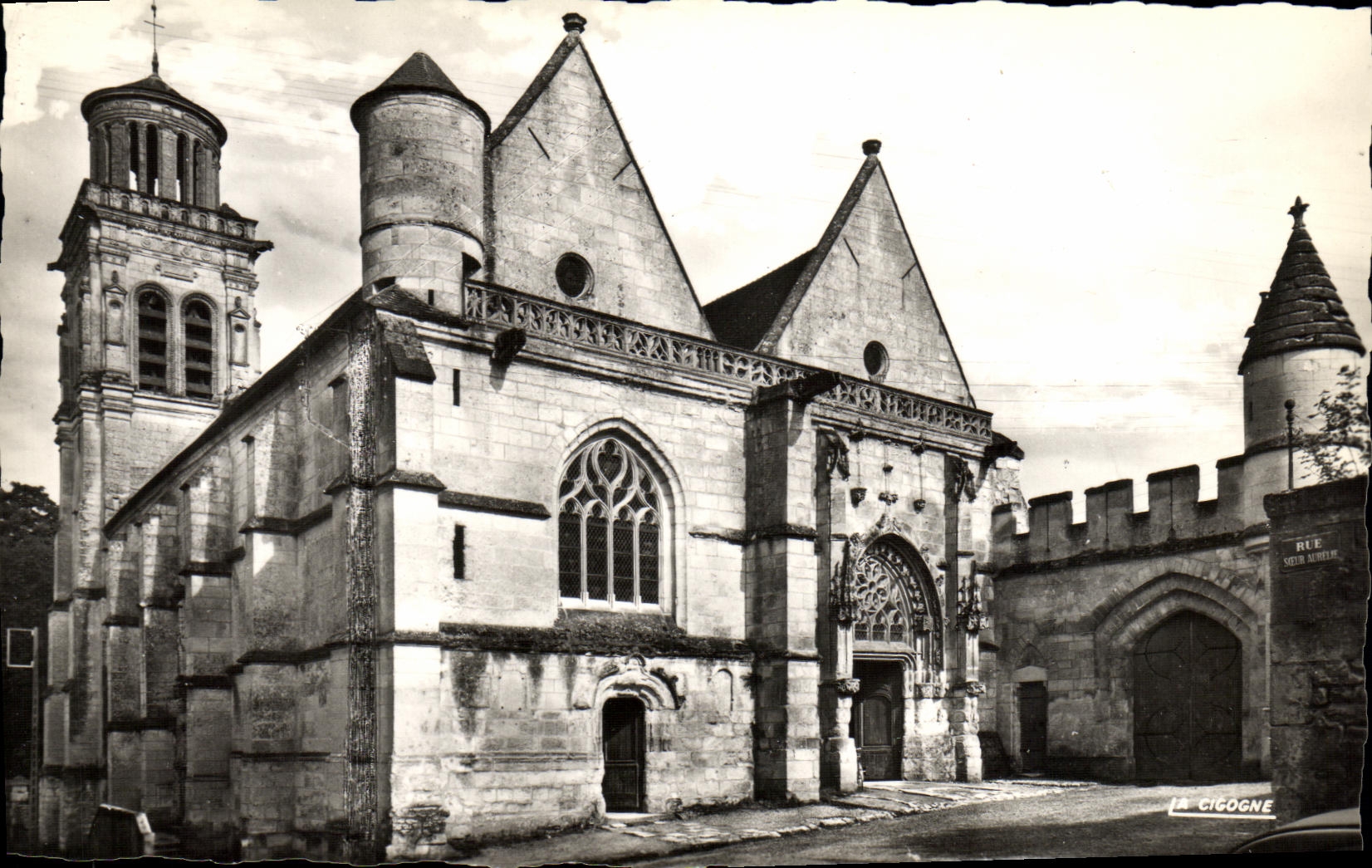 POSTAL MODERNA Pierrefonds el tormento santo de la iglesia