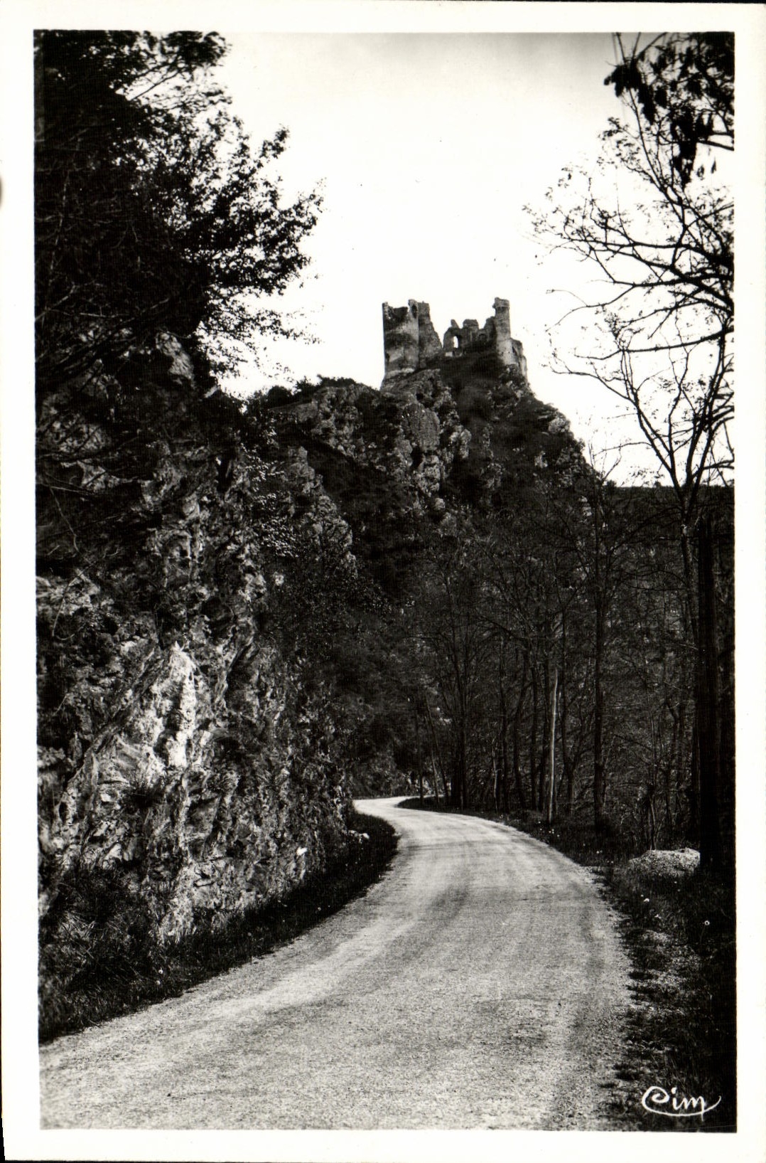 CPM Le Pont de Menat Chateau Rocher