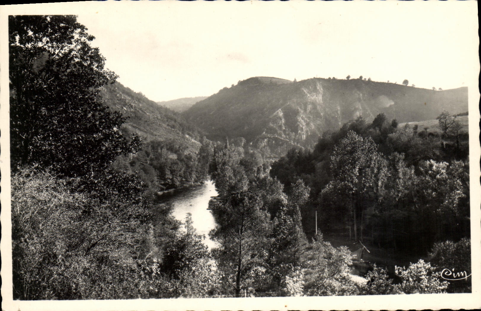 MODERN CARD Chateauneuf Les Bains Sioule Rich in Trouts