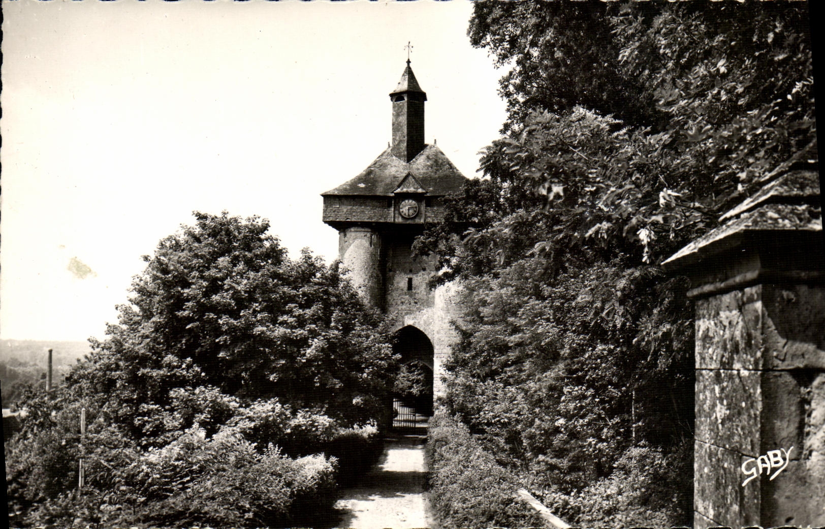 CPM Chateau Renault La Porte Fortifiee