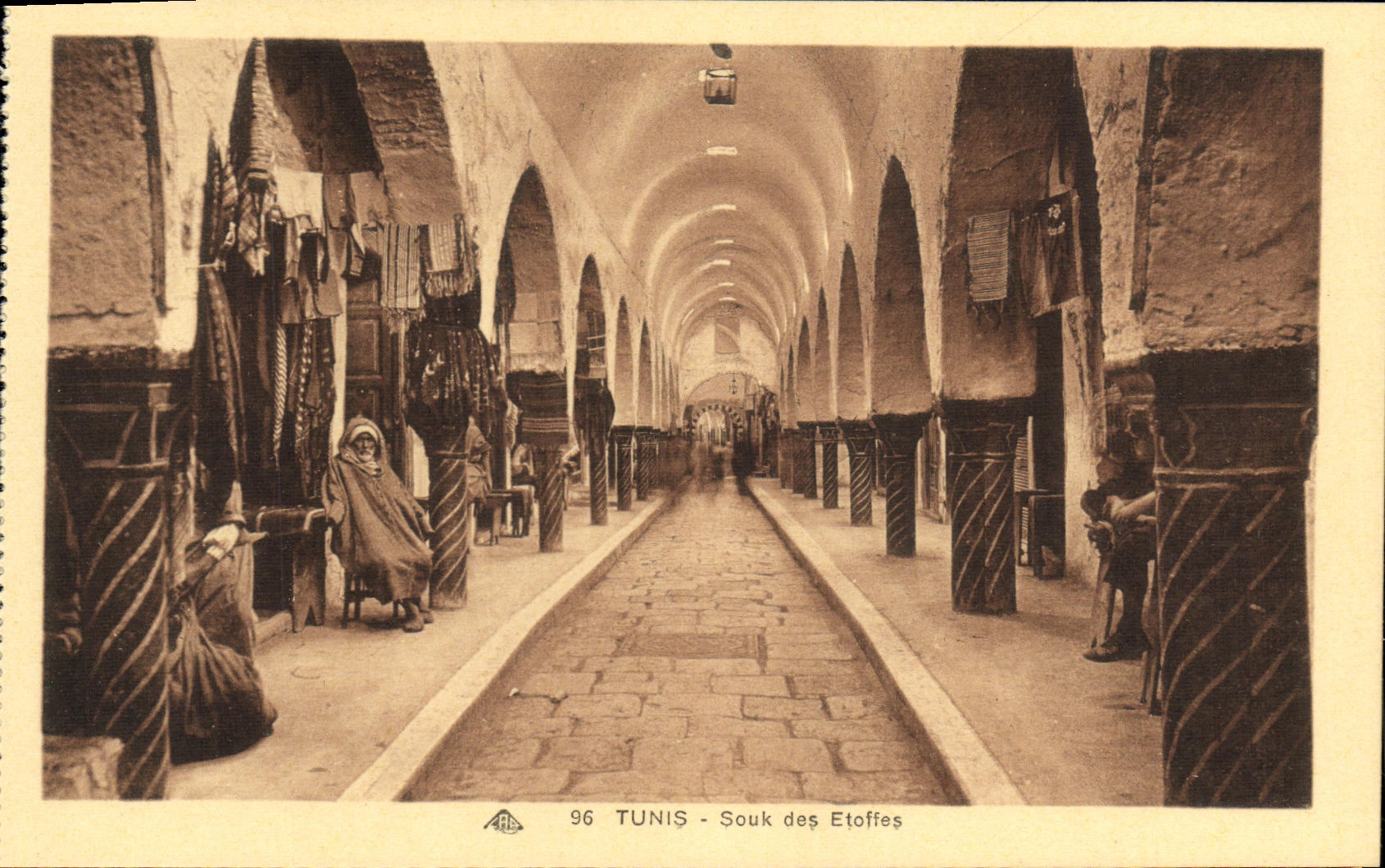 CPA Tunis Souk des etoffes